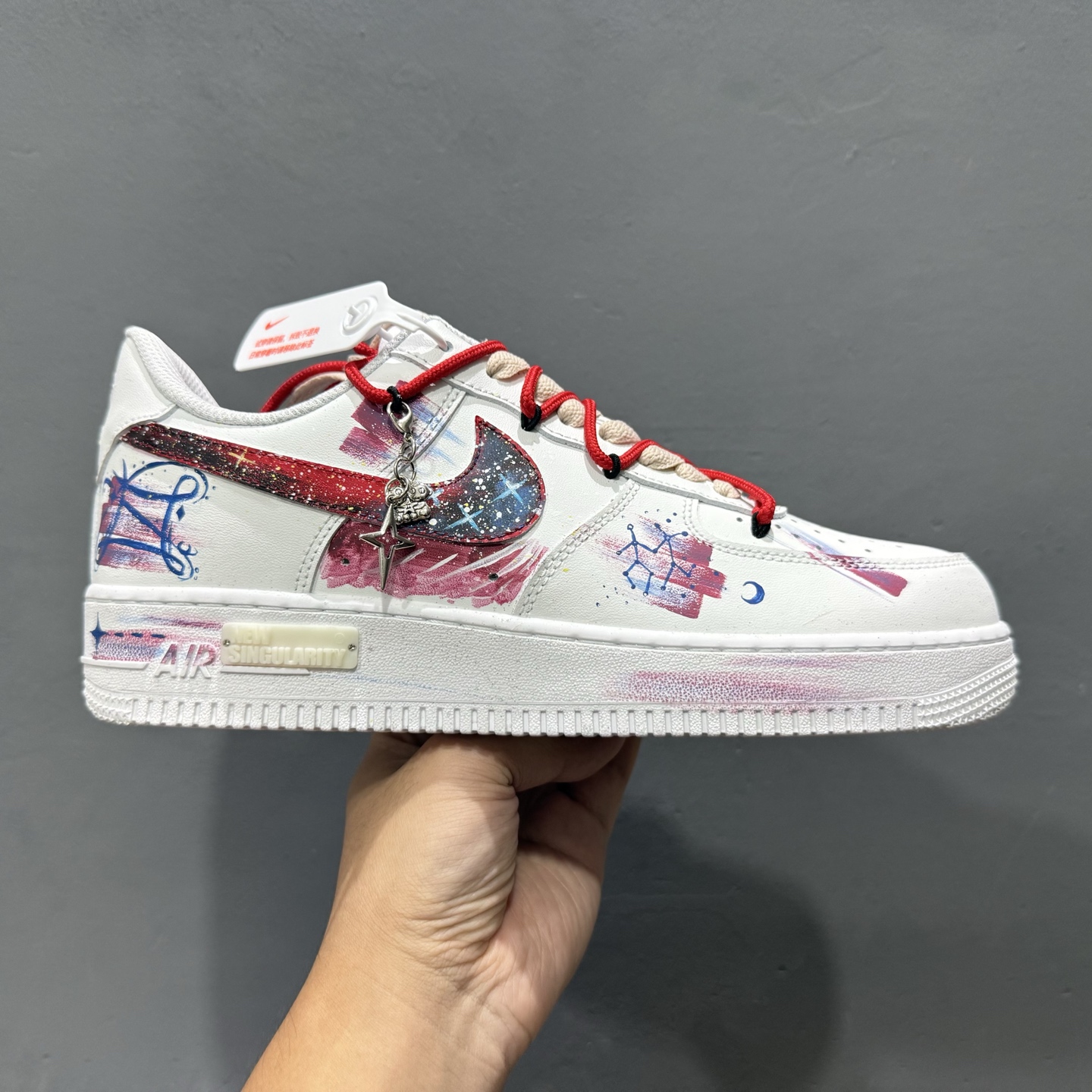 ￥260 Nike Air Force 1'07 Low ”Gemini” 手绘涂鸦十二星座系列 双子座 空军一号低帮休闲板鞋 521-621