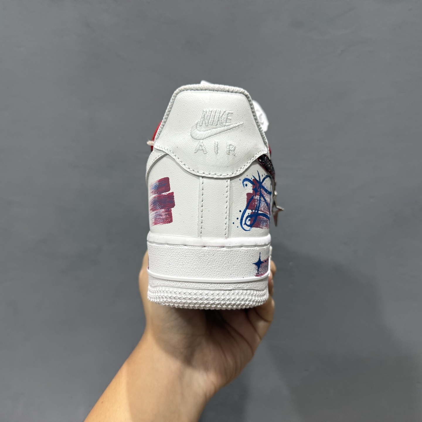 ￥260 Nike Air Force 1'07 Low ”Gemini” 手绘涂鸦十二星座系列 双子座 空军一号低帮休闲板鞋 521-621