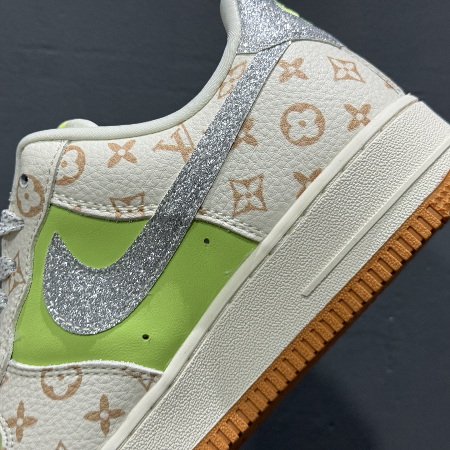 ￥260 Nike Air Force 1'07 Low LV联名 苹果绿银勾 空军一号低帮休闲板鞋 DF0188-079