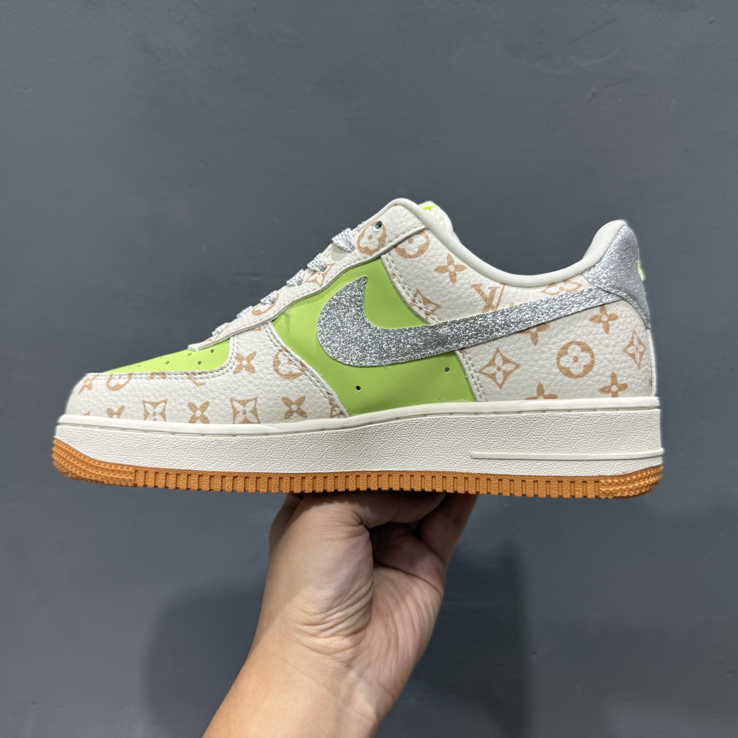 ￥260 Nike Air Force 1'07 Low LV联名 苹果绿银勾 空军一号低帮休闲板鞋 DF0188-079