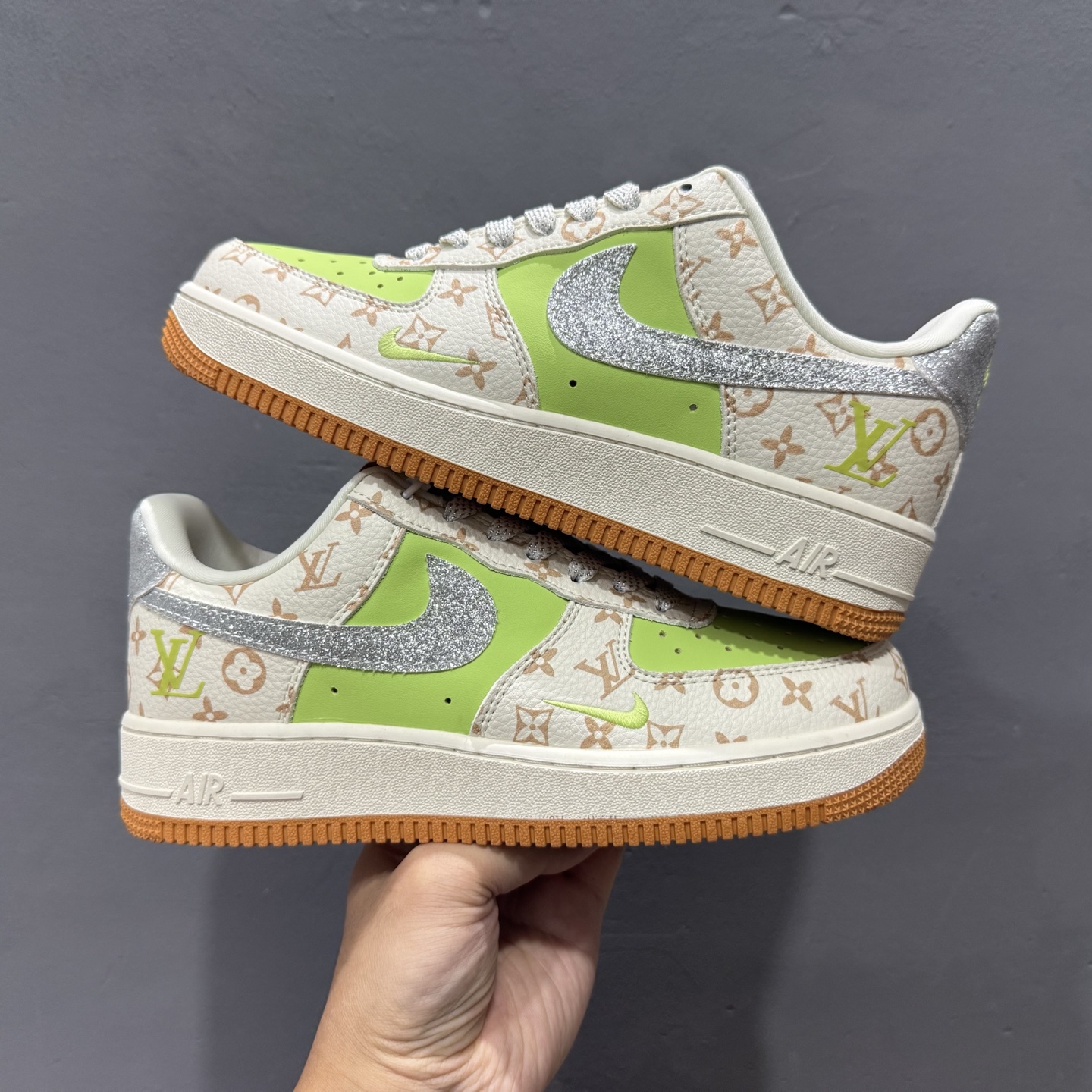 ￥260 Nike Air Force 1'07 Low LV联名 苹果绿银勾 空军一号低帮休闲板鞋 DF0188-079