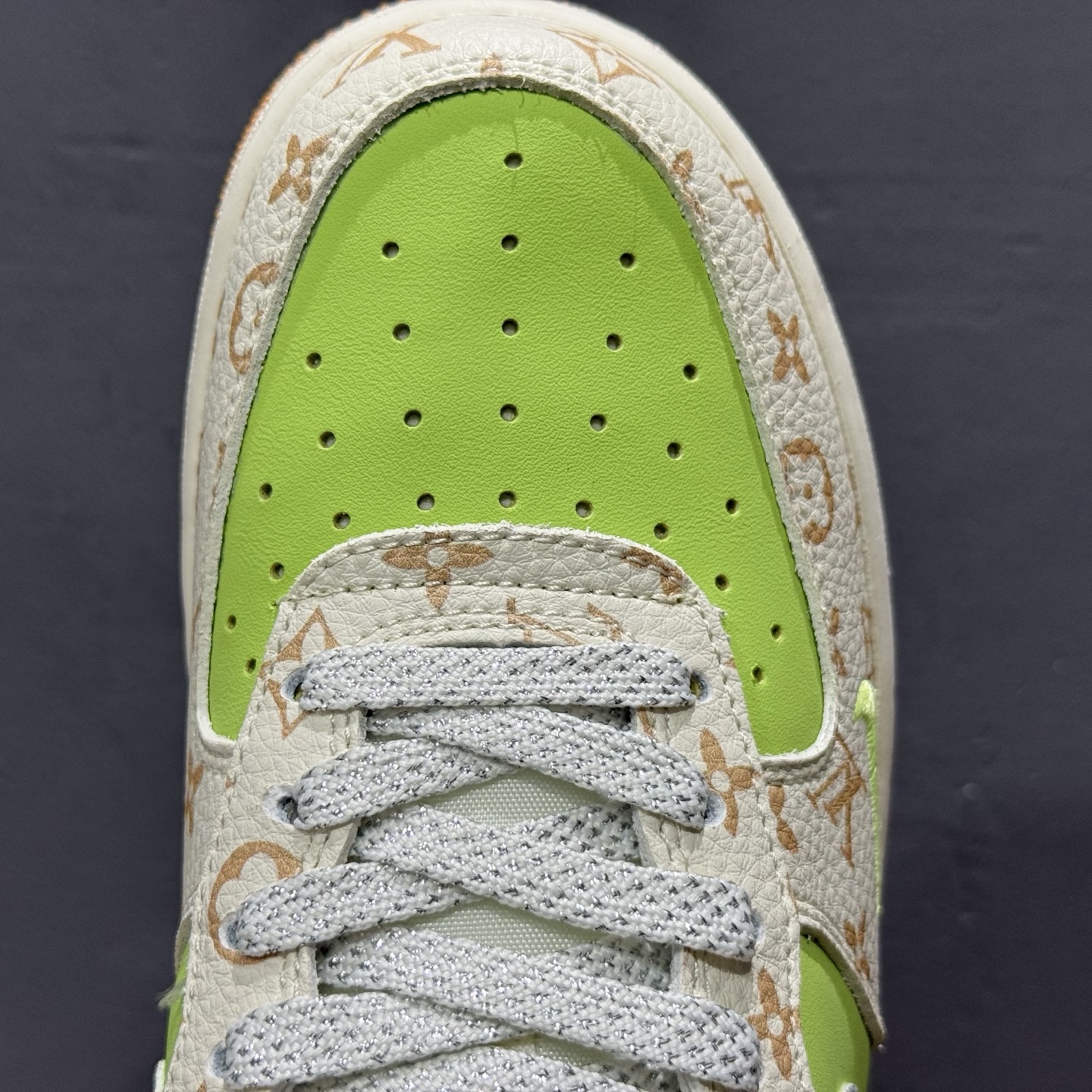 ￥260 Nike Air Force 1'07 Low LV联名 苹果绿银勾 空军一号低帮休闲板鞋 DF0188-079