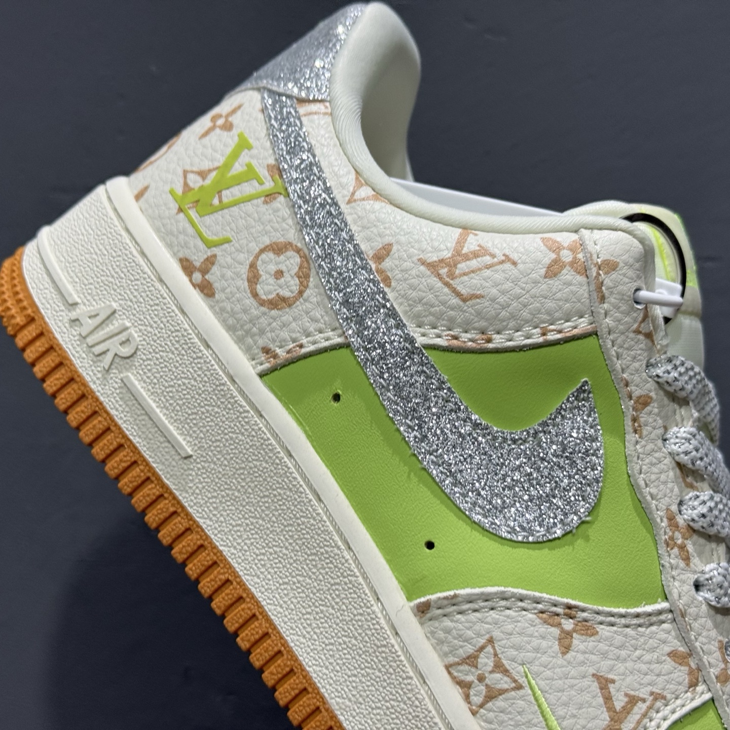 ￥260 Nike Air Force 1'07 Low LV联名 苹果绿银勾 空军一号低帮休闲板鞋 DF0188-079