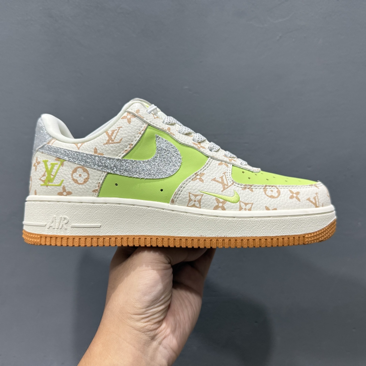 ￥260 Nike Air Force 1'07 Low LV联名 苹果绿银勾 空军一号低帮休闲板鞋 DF0188-079