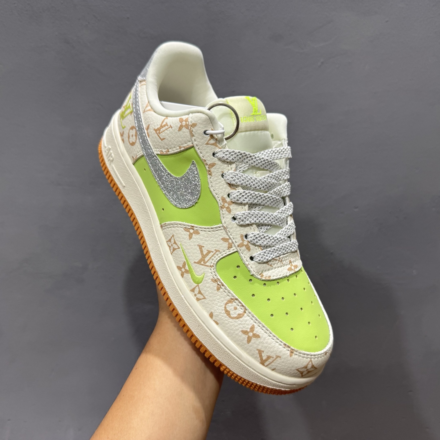 ￥260 Nike Air Force 1'07 Low LV联名 苹果绿银勾 空军一号低帮休闲板鞋 DF0188-079