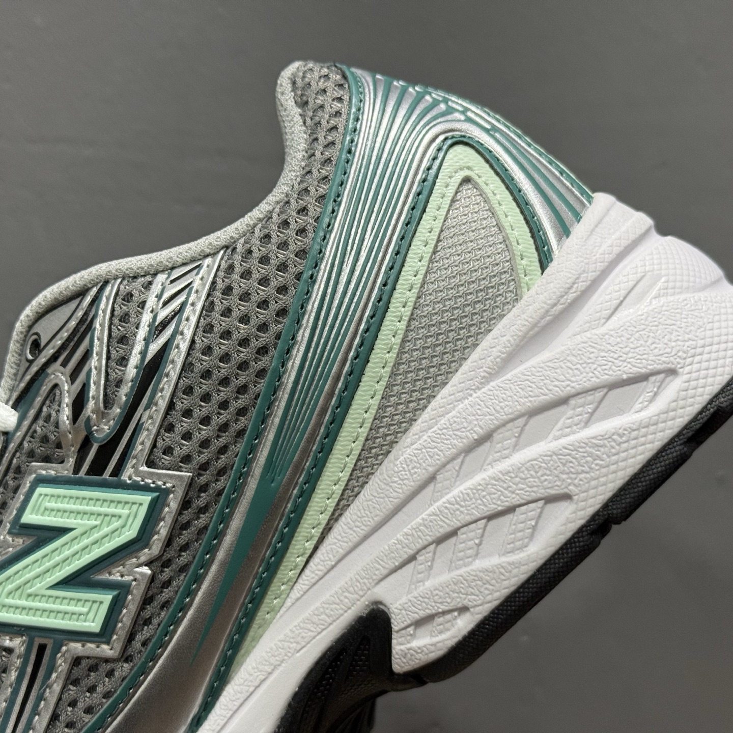 New Balance 740系列复古老爹风休闲运动慢跑鞋 U740NC2