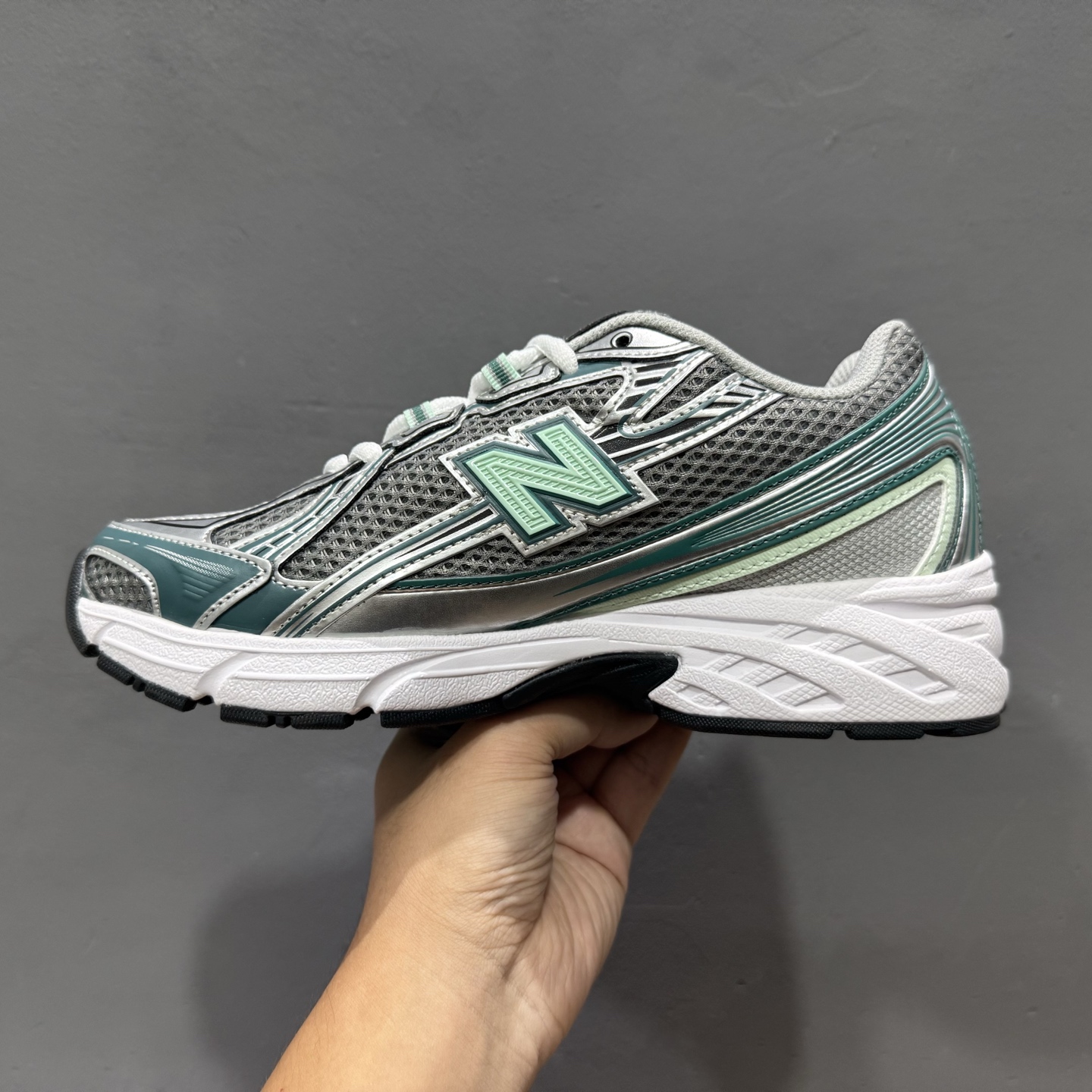 New Balance 740系列复古老爹风休闲运动慢跑鞋 U740NC2