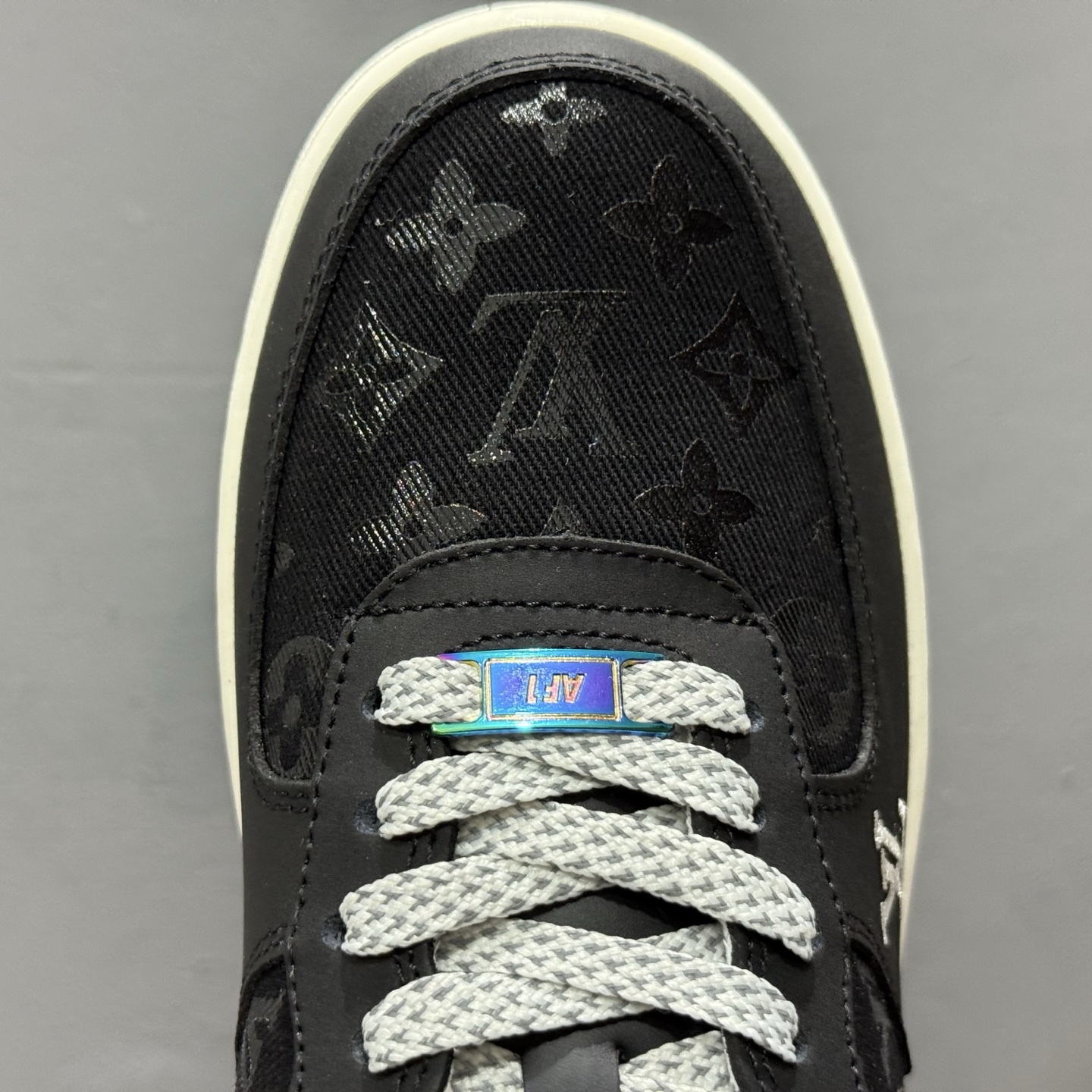 Louis Vuitton x NIke Air Force 1 镭射渐变 SC0601-573