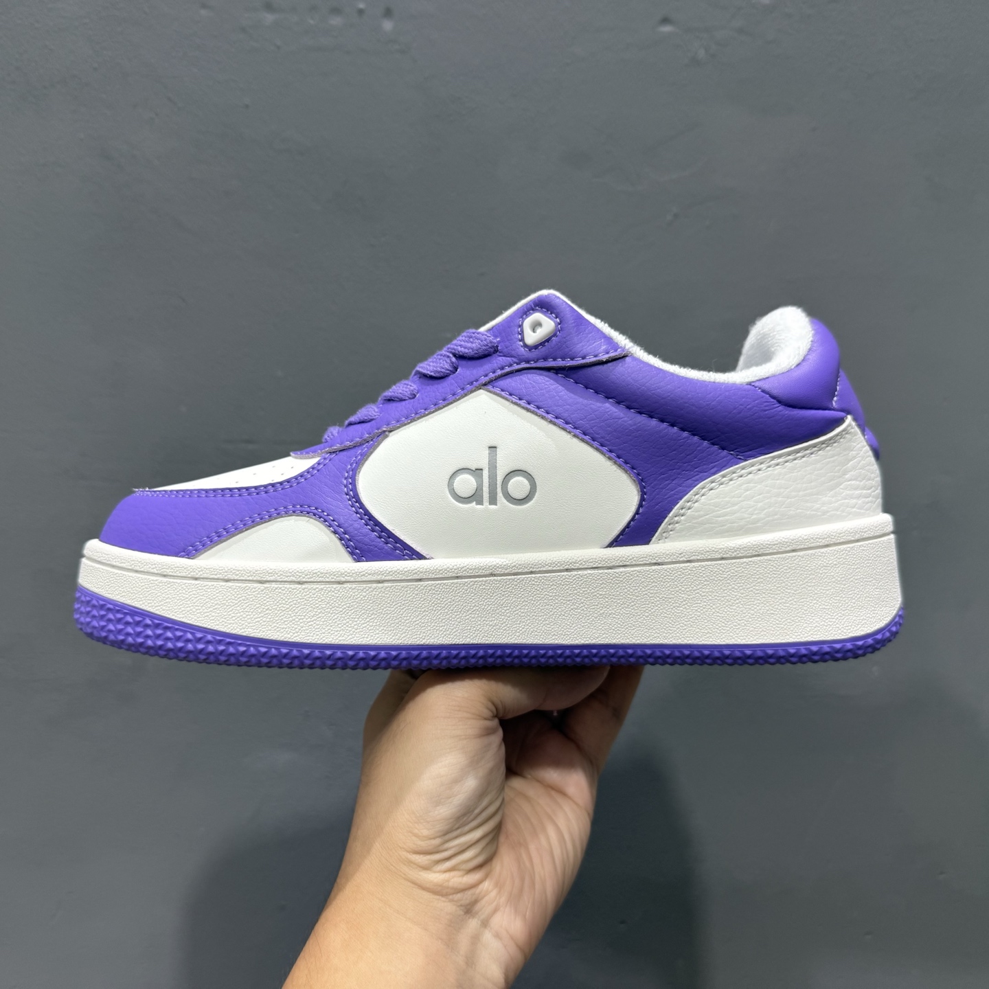 Alo Yoga Recovery Mode 拉布布人气单品 舒适简约防滑耐磨低帮休闲板鞋