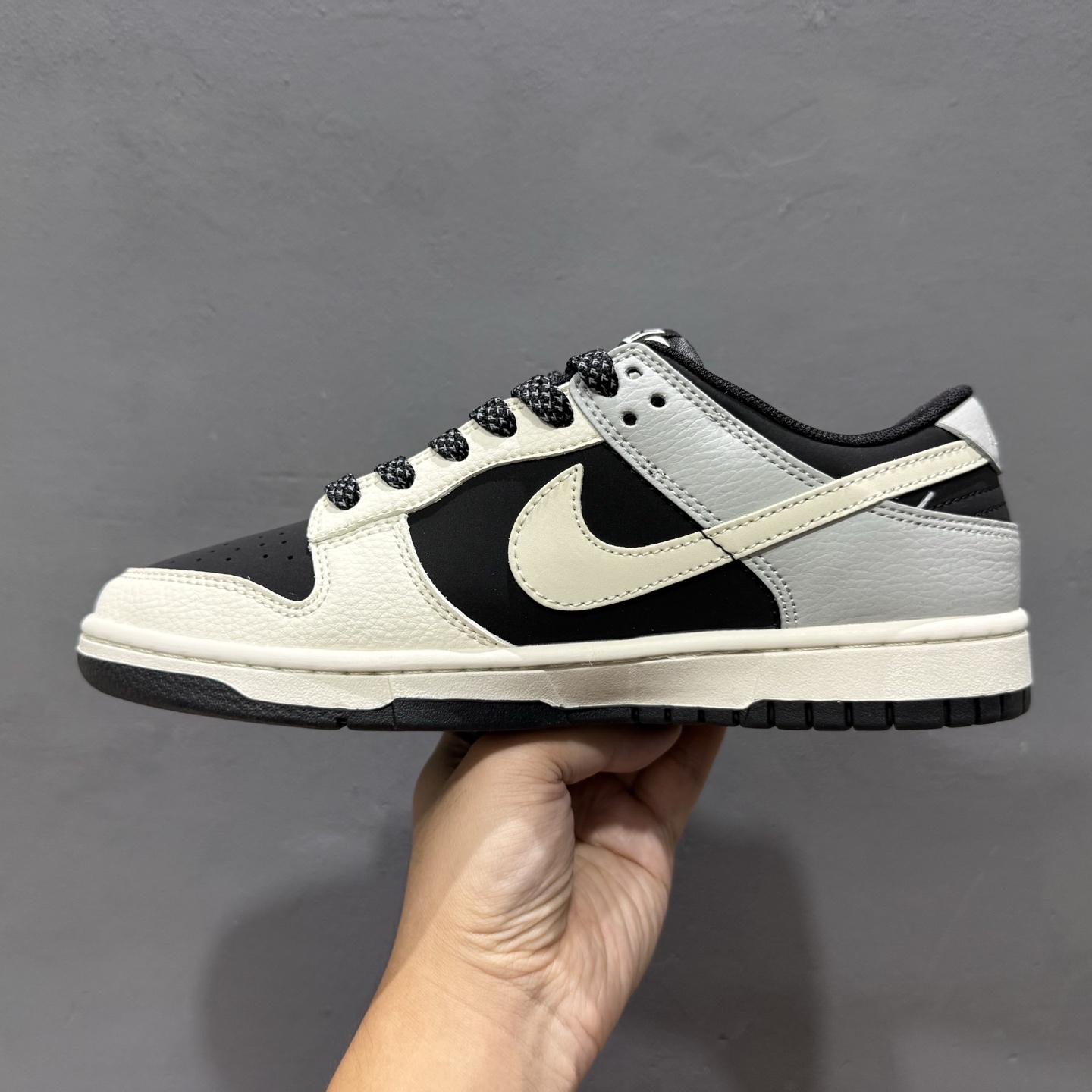 KITH x Nike Dunk Low 米黑灰三勾 QW5836-012