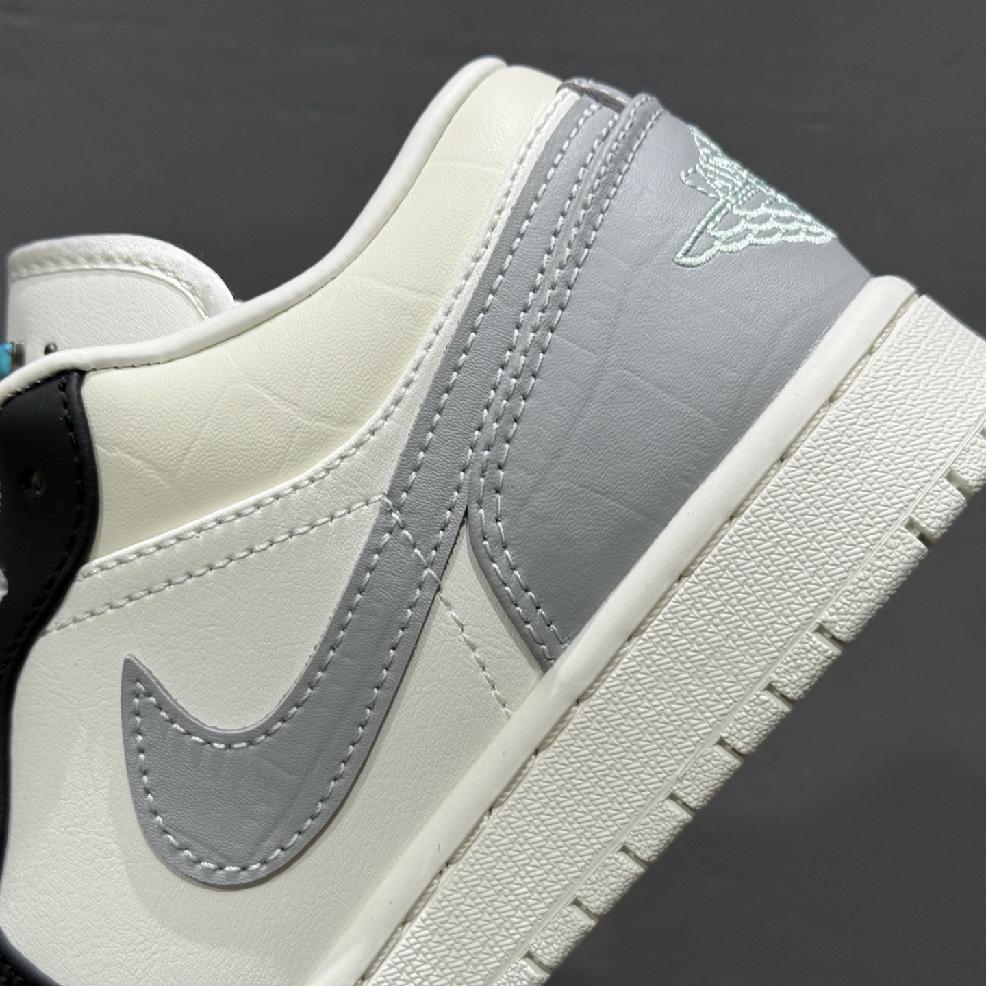 过验版本 Air Jordan 1 Low AJ1 乔1白灰绿色 低帮复古文化篮球鞋 IO2242-101