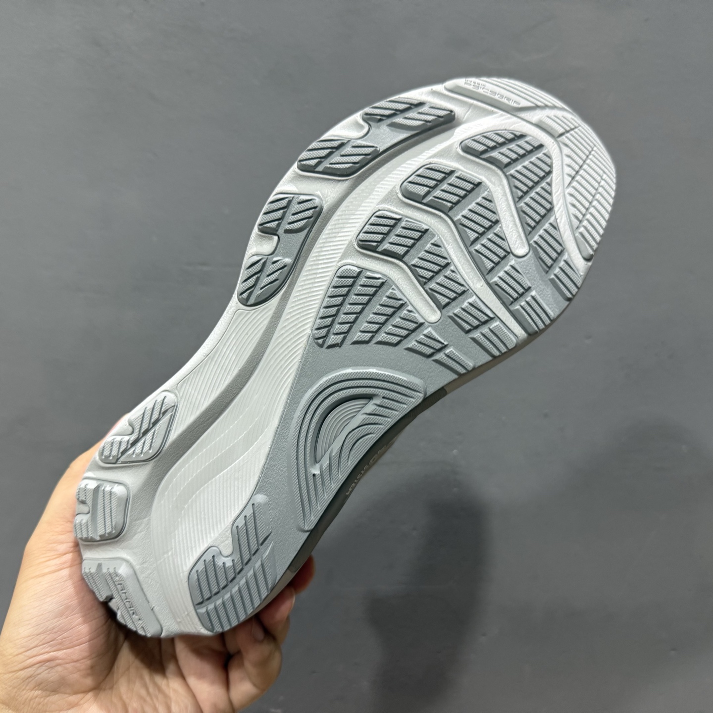 ASICS Gel-Kayano 32 休闲运动鞋透气休闲鞋减震轻质跑步鞋 1011C051-020