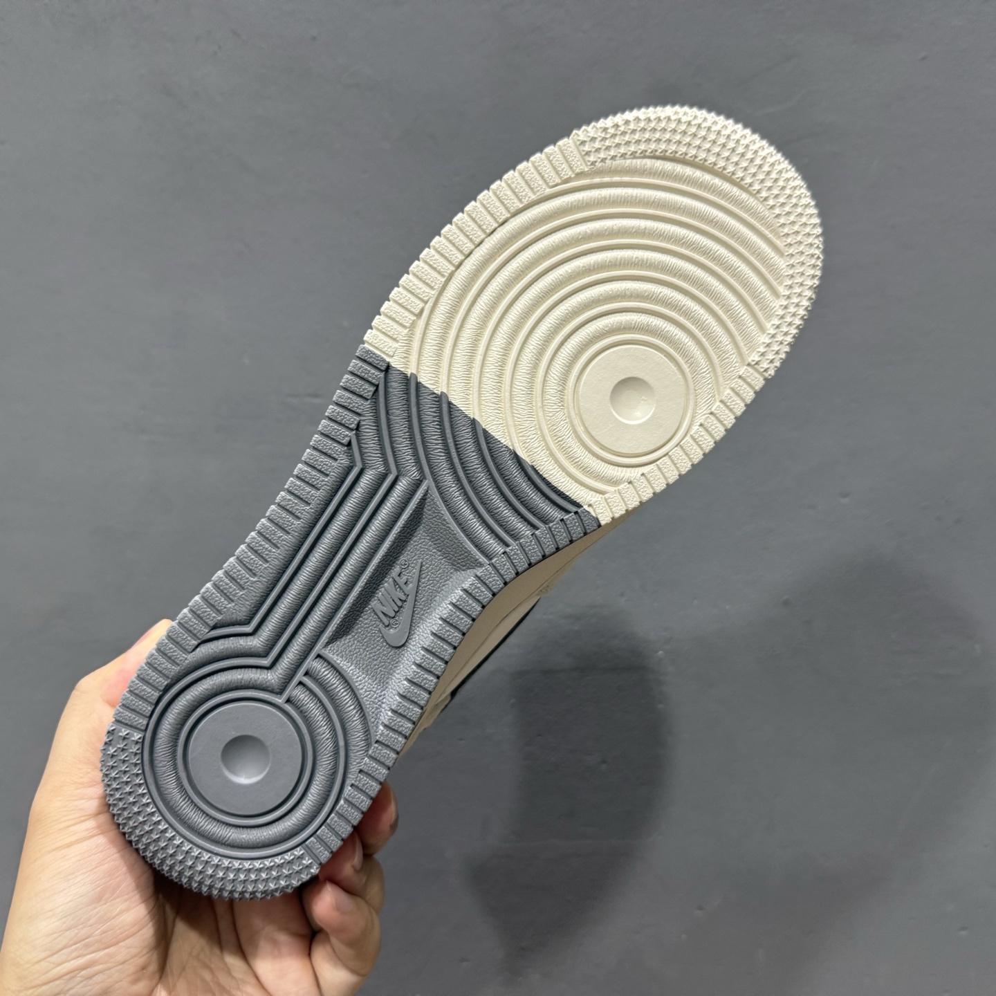 Sup x Air Force 1 Low 翻毛米灰黑 SJ6698-024
