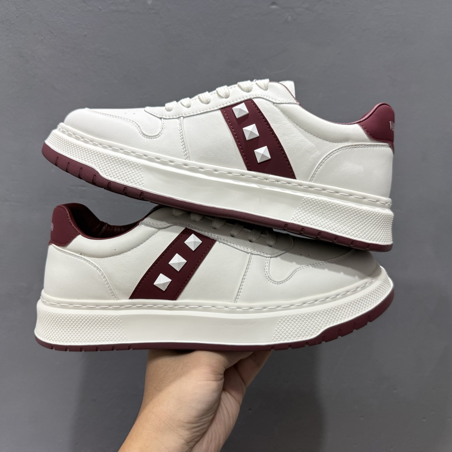 380 Valentino 华伦天奴 Rockstud untitled 厚底休闲铆钉小白鞋