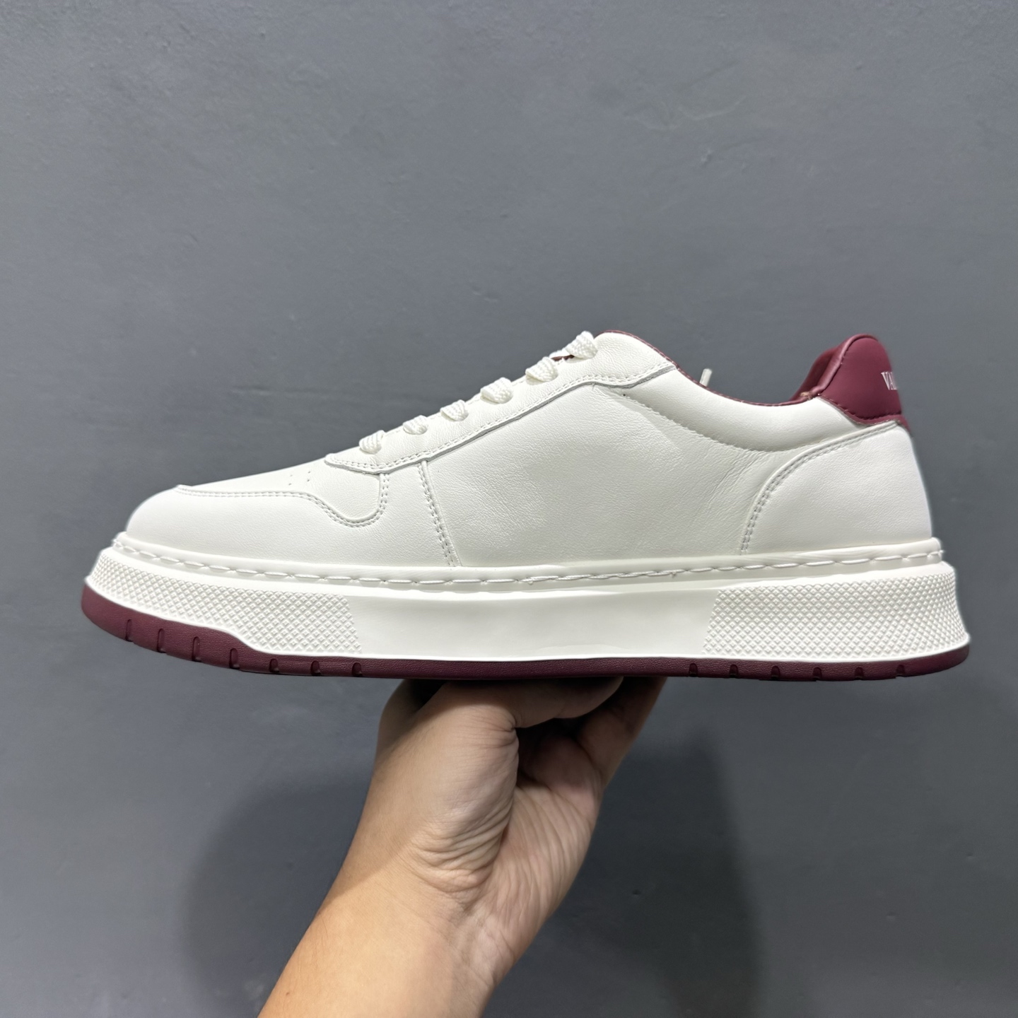 380 Valentino 华伦天奴 Rockstud untitled 厚底休闲铆钉小白鞋