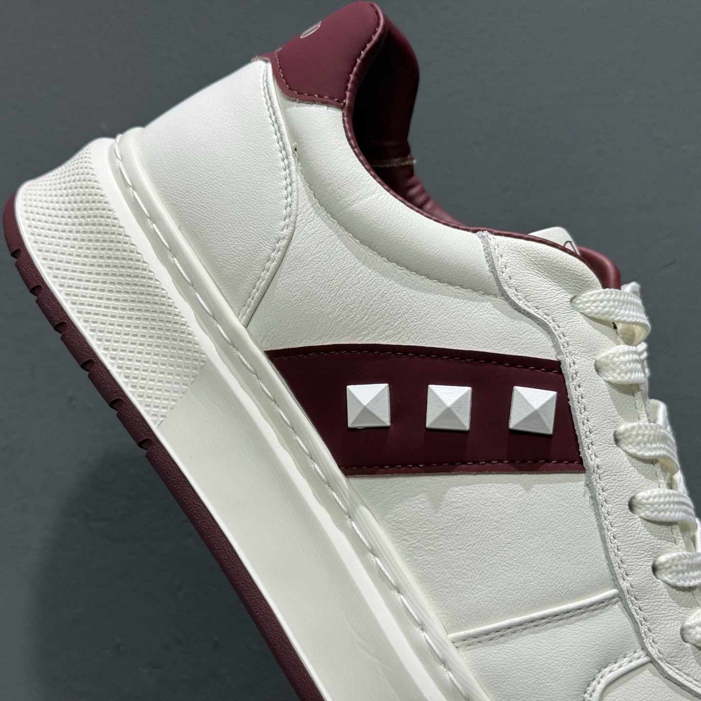 380 Valentino 华伦天奴 Rockstud untitled 厚底休闲铆钉小白鞋