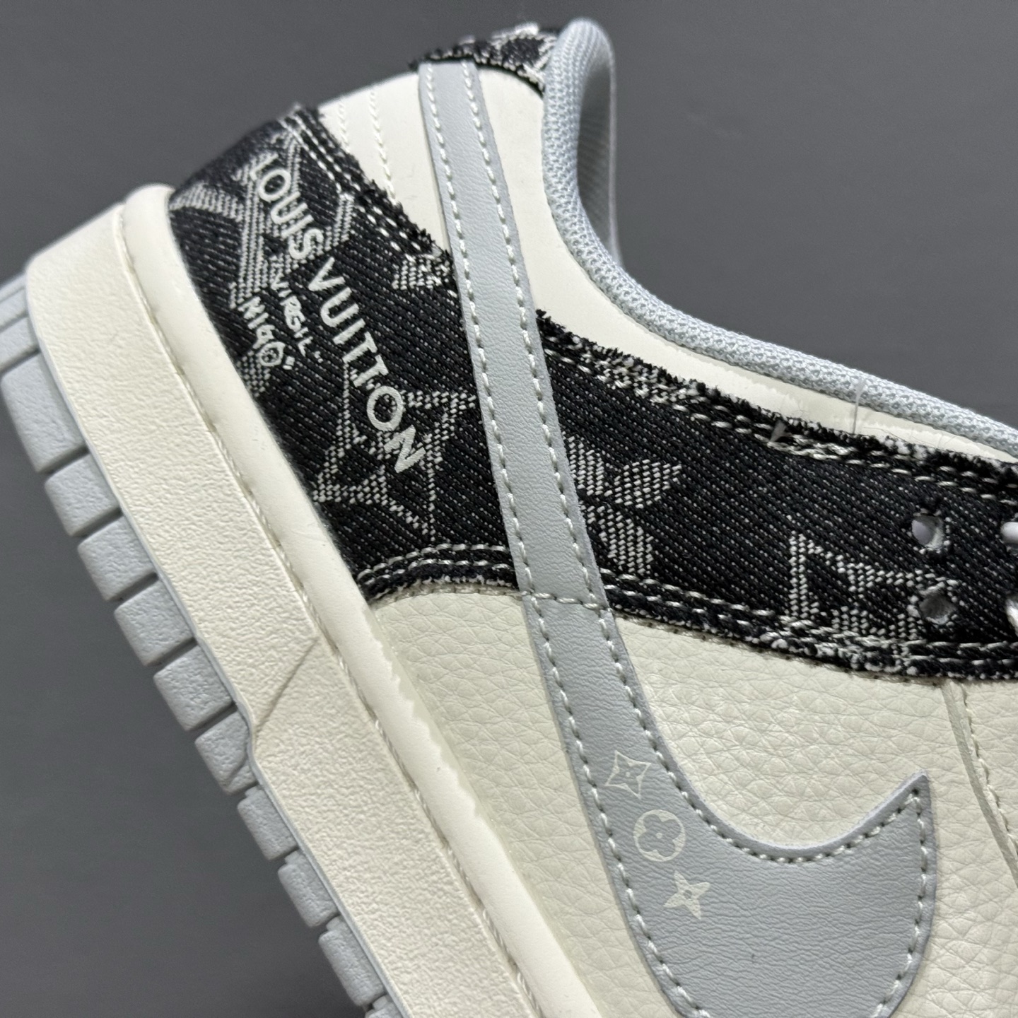 Nike SB Dunk Low LV联名 黑牛仔印花 周年高端定制 低帮休闲板鞋 JP1628-020