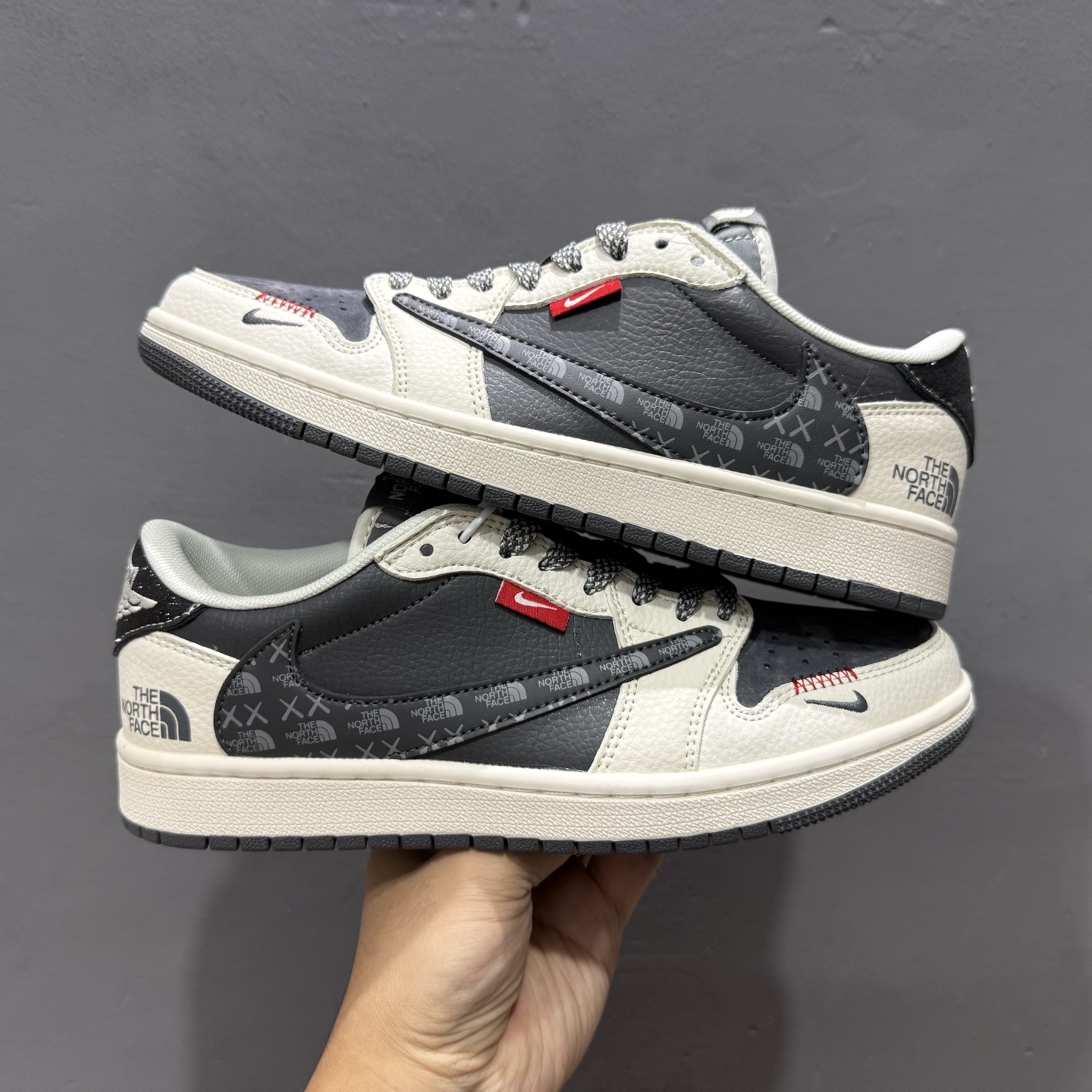 Travis Scott x Fragment Design x Air Jordan 1 Low OG SP AJ1 乔1 北面联名 印花米黑织标 低帮文化休闲板鞋 QW5088-205
