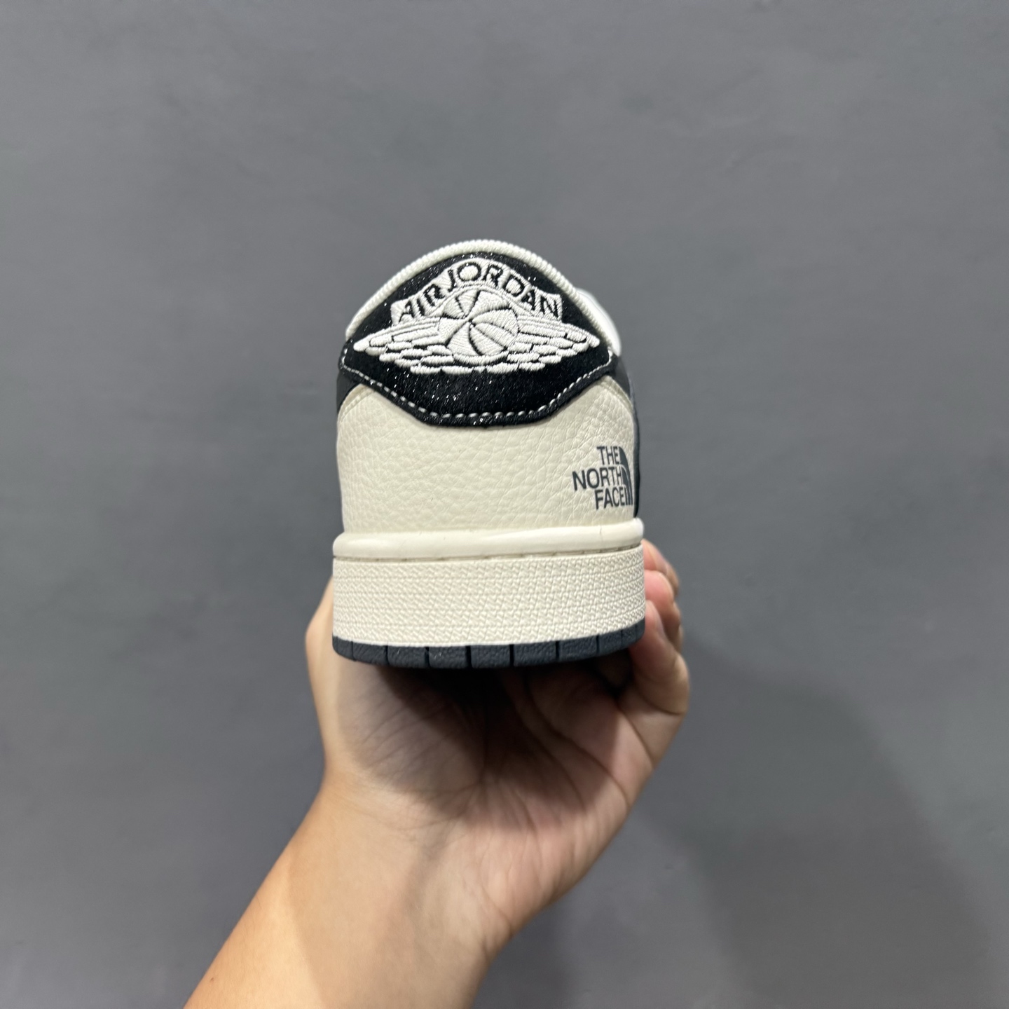 Travis Scott x Fragment Design x Air Jordan 1 Low OG SP AJ1 乔1 北面联名 印花米黑织标 低帮文化休闲板鞋 QW5088-205