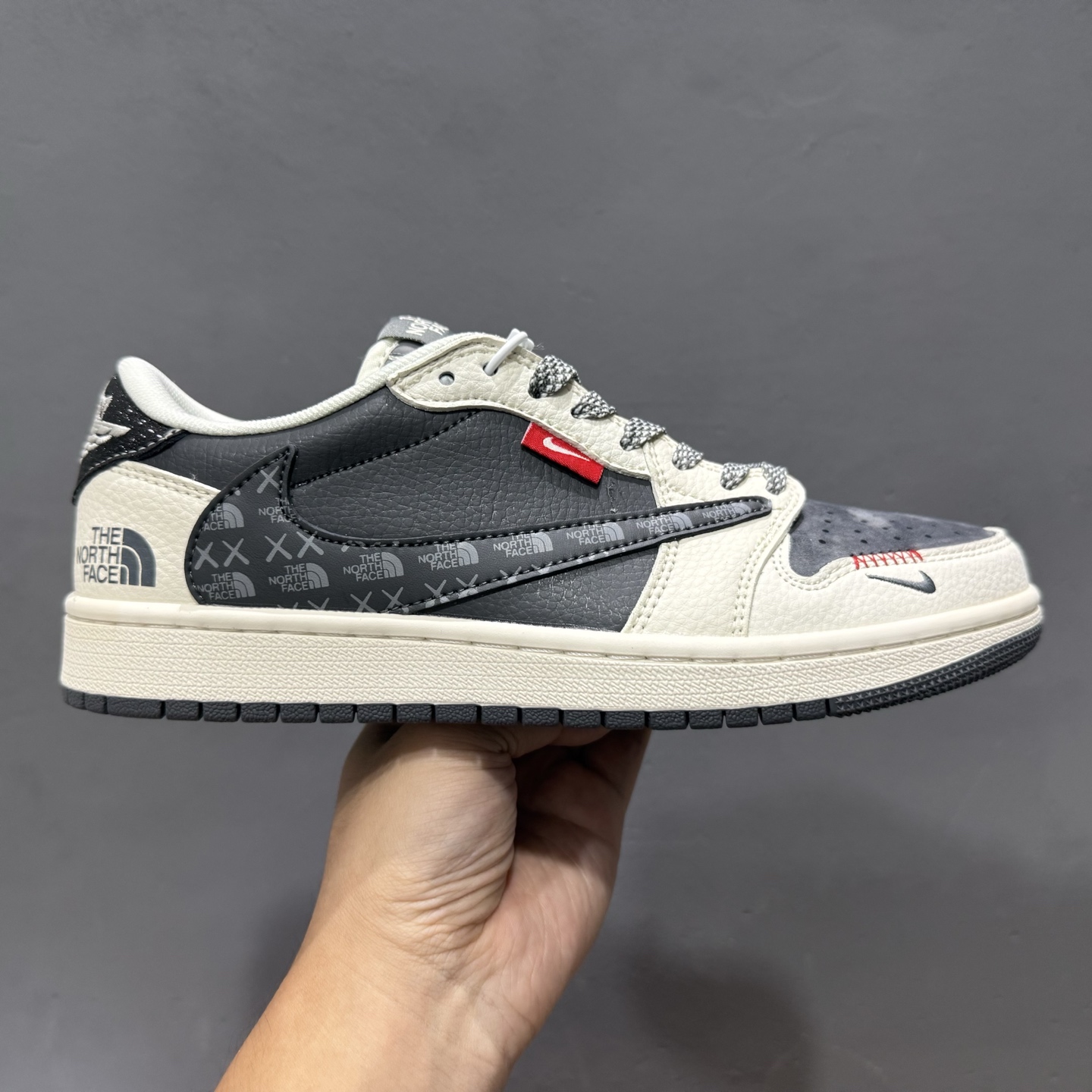 Travis Scott x Fragment Design x Air Jordan 1 Low OG SP AJ1 乔1 北面联名 印花米黑织标 低帮文化休闲板鞋 QW5088-205