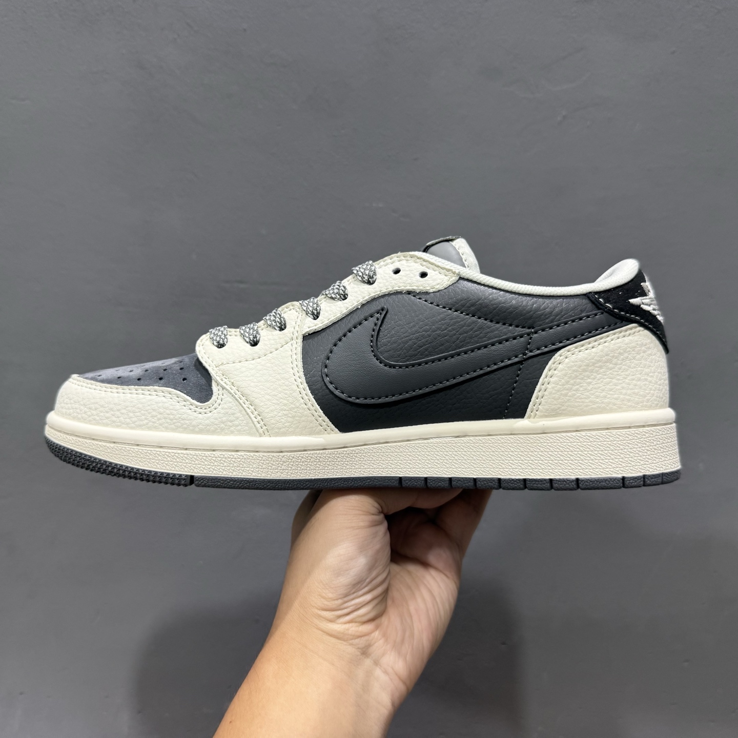 Travis Scott x Fragment Design x Air Jordan 1 Low OG SP AJ1 乔1 北面联名 印花米黑织标 低帮文化休闲板鞋 QW5088-205