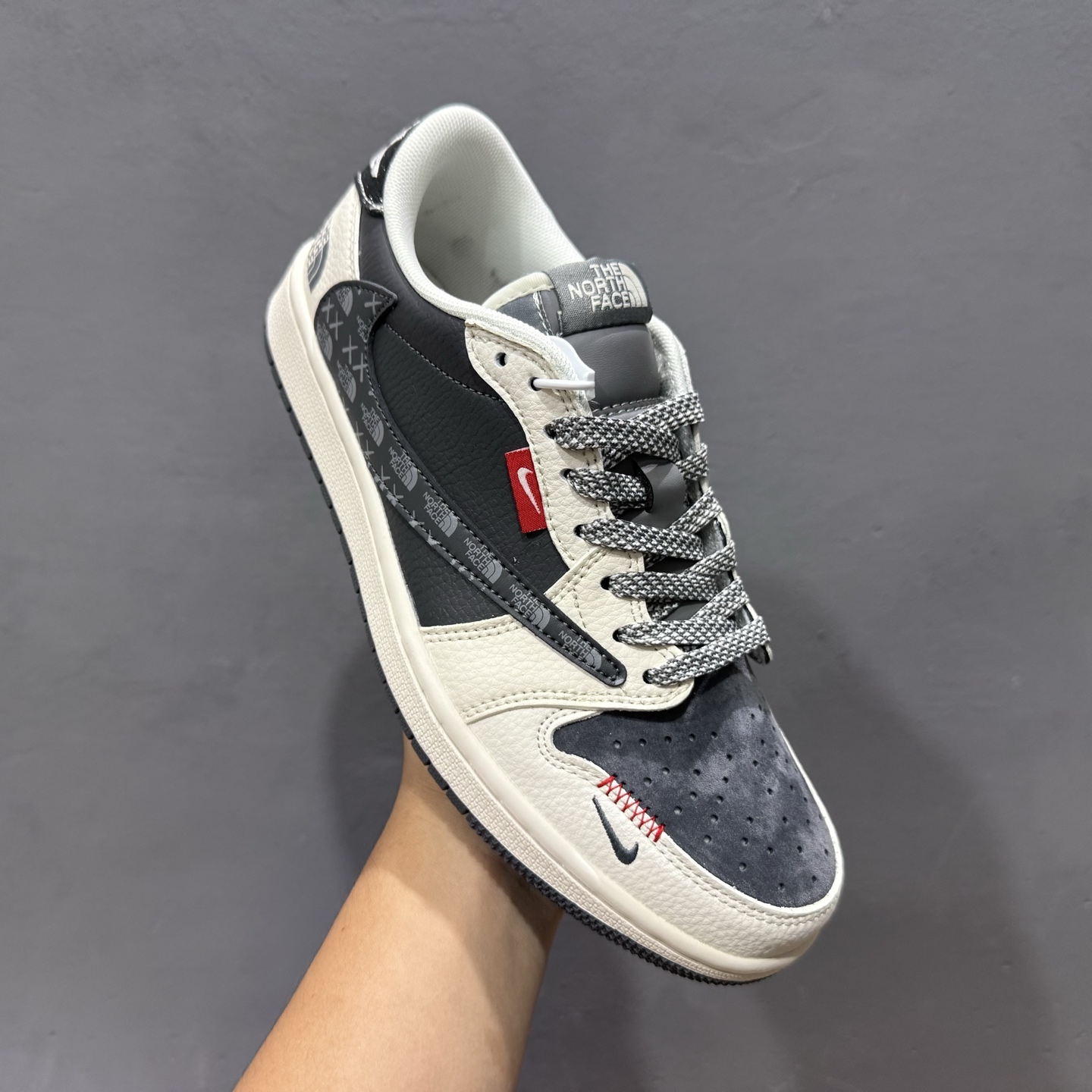 Travis Scott x Fragment Design x Air Jordan 1 Low OG SP AJ1 乔1 北面联名 印花米黑织标 低帮文化休闲板鞋 QW5088-205