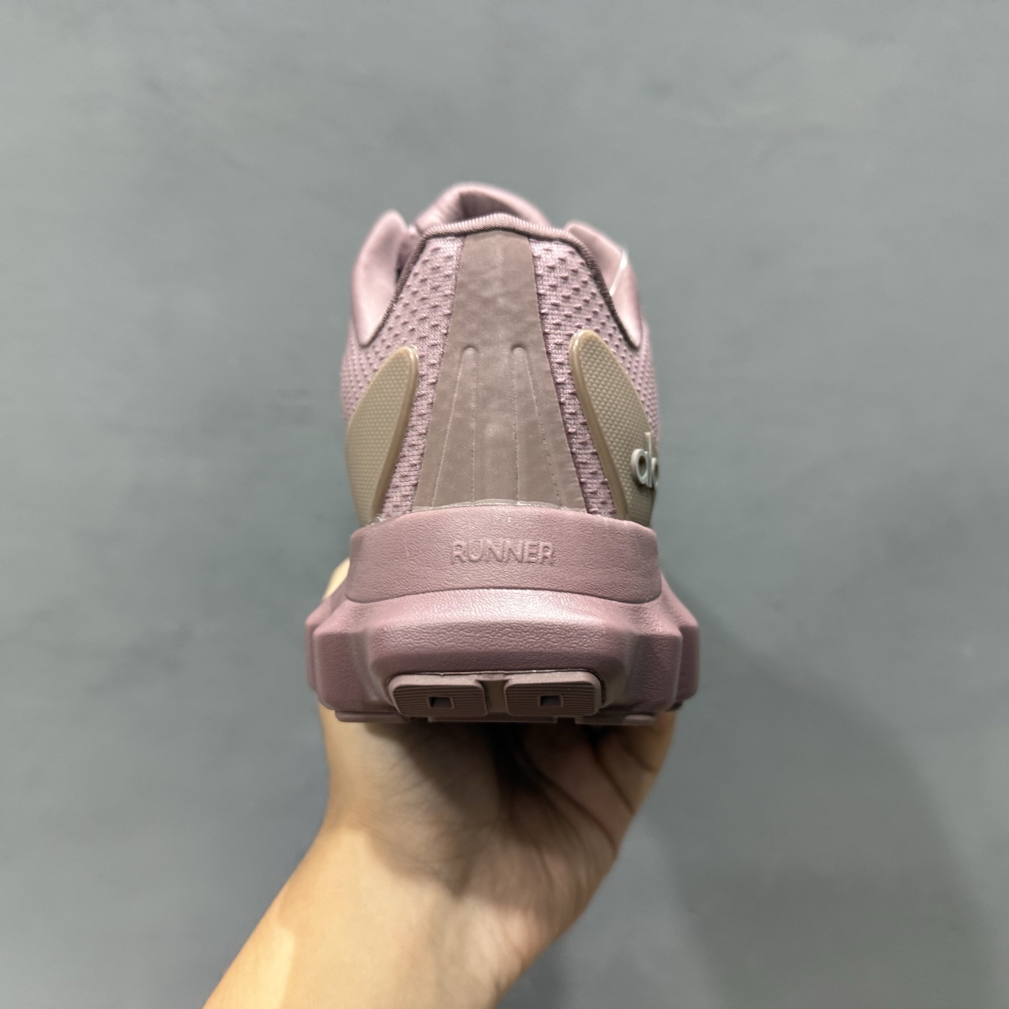 Alo Yoga Recovery Mode 拉布布舒适简约防滑耐磨低帮休闲板鞋 A0685U1