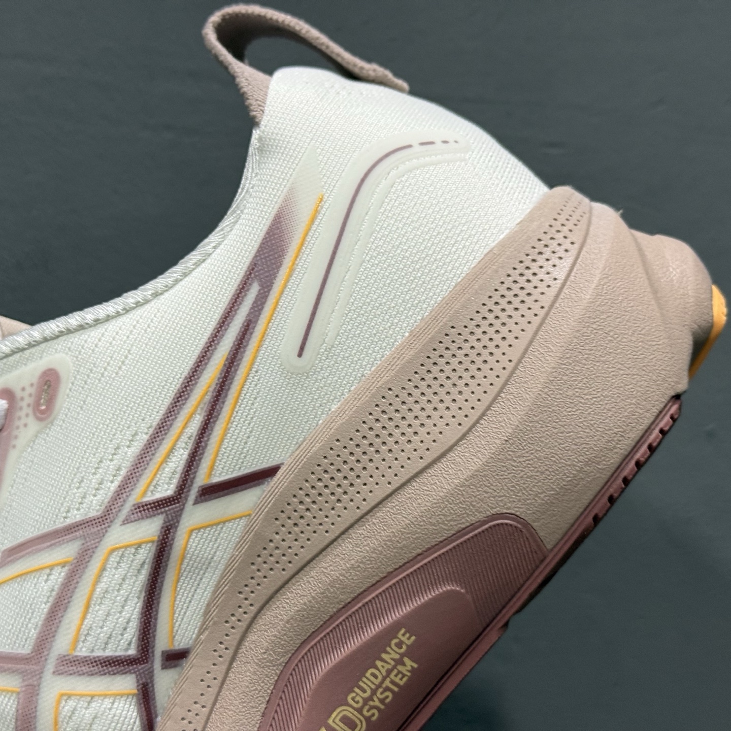 Asics Gel-Nimbus 27 舒适防滑耐磨低帮休闲跑步鞋 1012B838-101