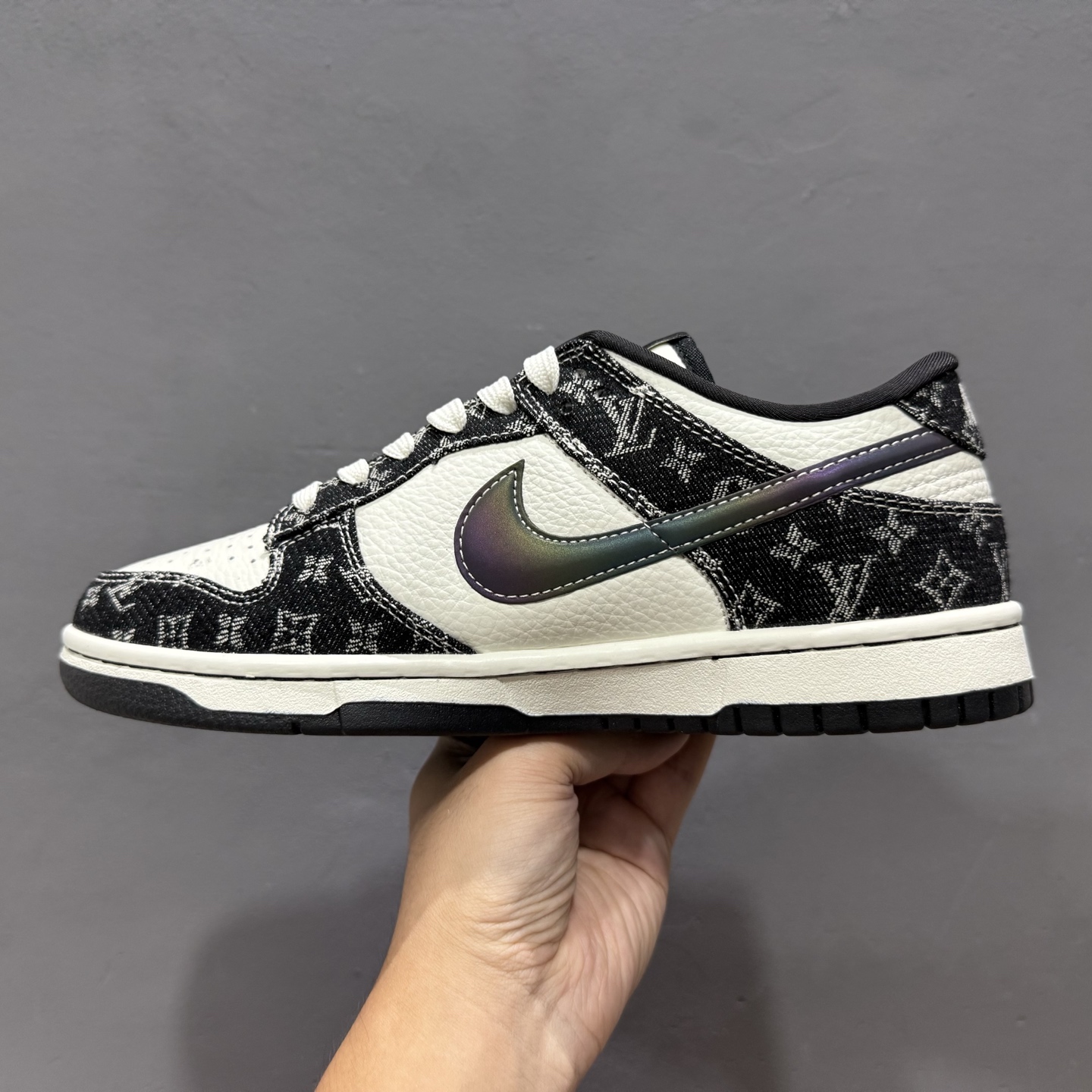￥280 Nike SB Dunk Low LV联名 黑镭射渐变  低帮休闲板鞋 SC0601-451 10111