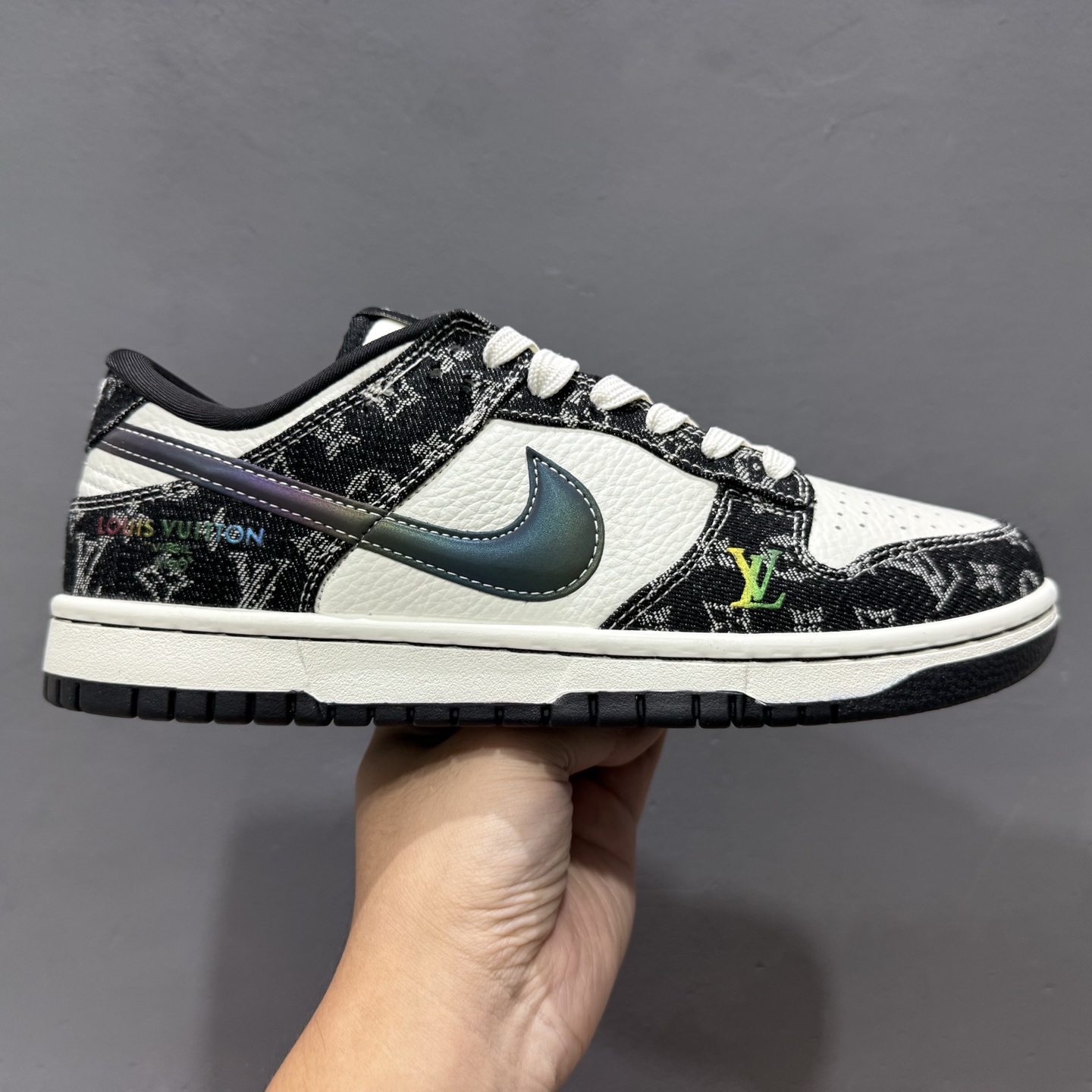 ￥280 Nike SB Dunk Low LV联名 黑镭射渐变  低帮休闲板鞋 SC0601-451 10111