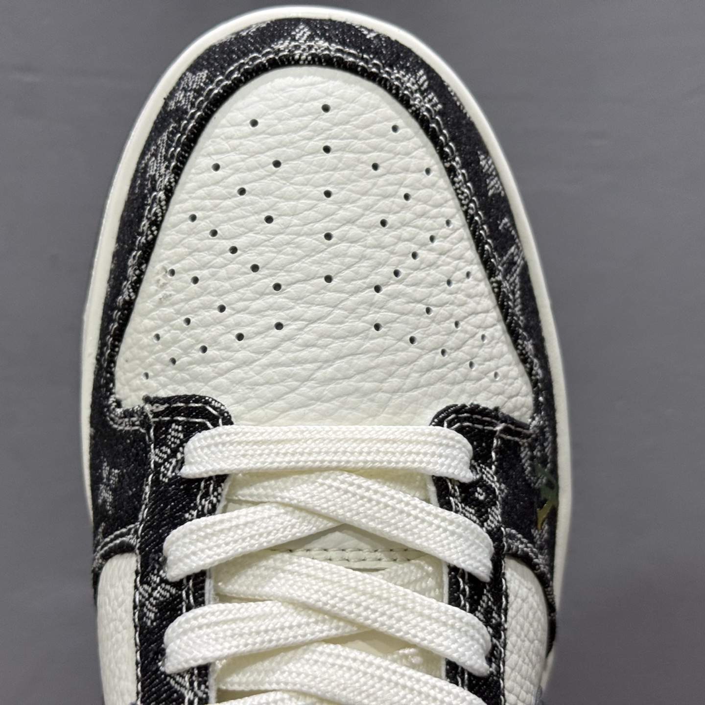 ￥280 Nike SB Dunk Low LV联名 黑镭射渐变  低帮休闲板鞋 SC0601-451 10111