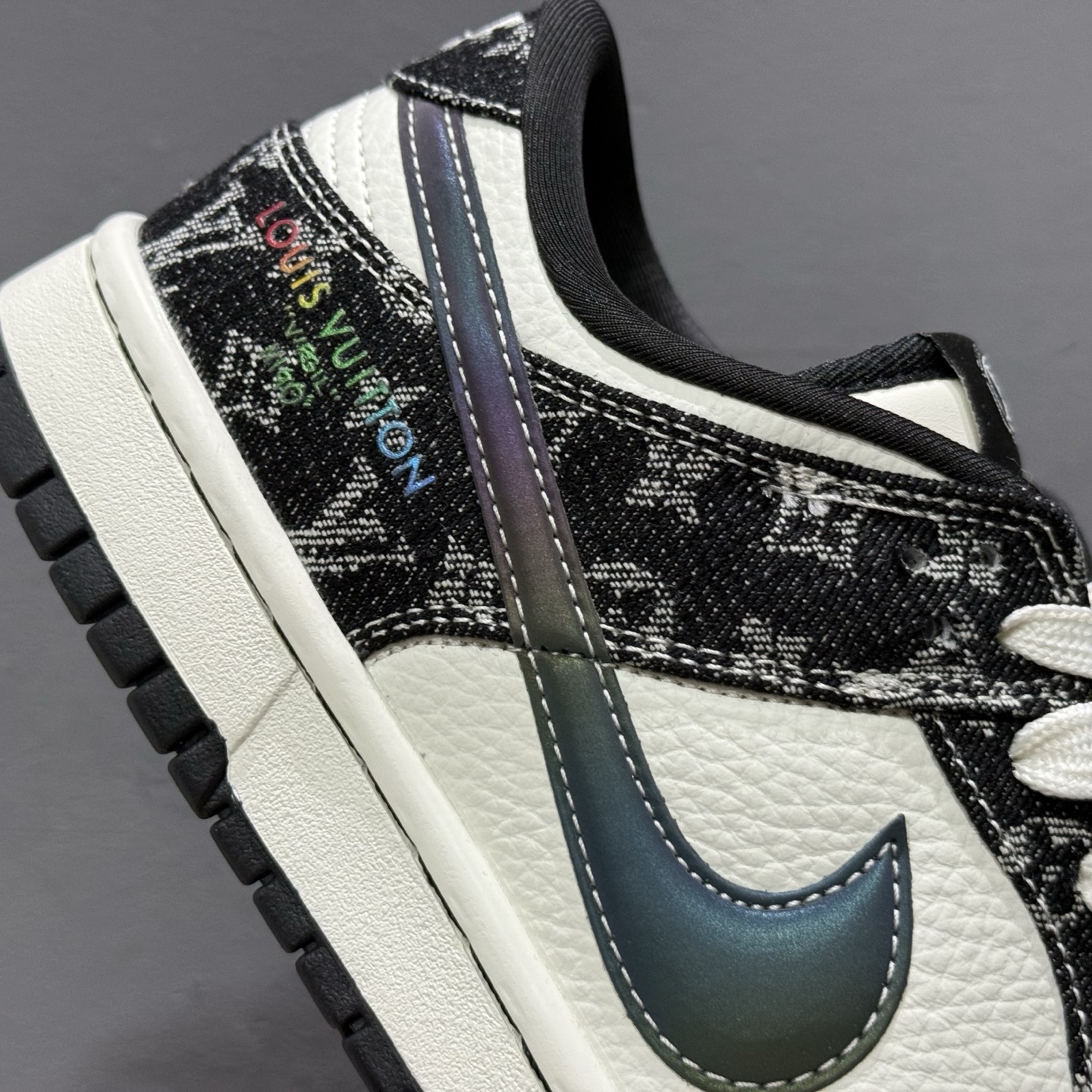 ￥280 Nike SB Dunk Low LV联名 黑镭射渐变  低帮休闲板鞋 SC0601-451 10111