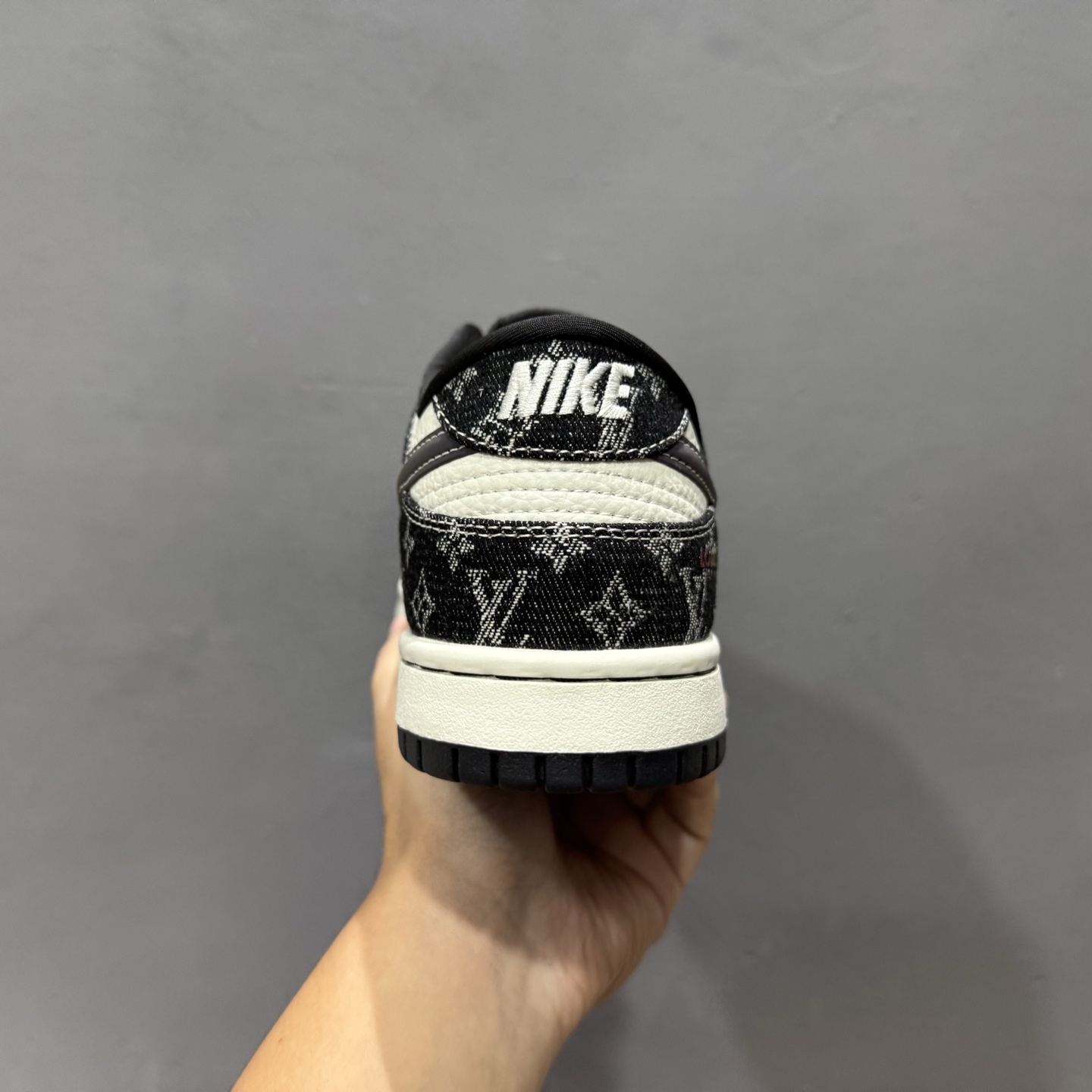￥280 Nike SB Dunk Low LV联名 黑镭射渐变  低帮休闲板鞋 SC0601-451 10111