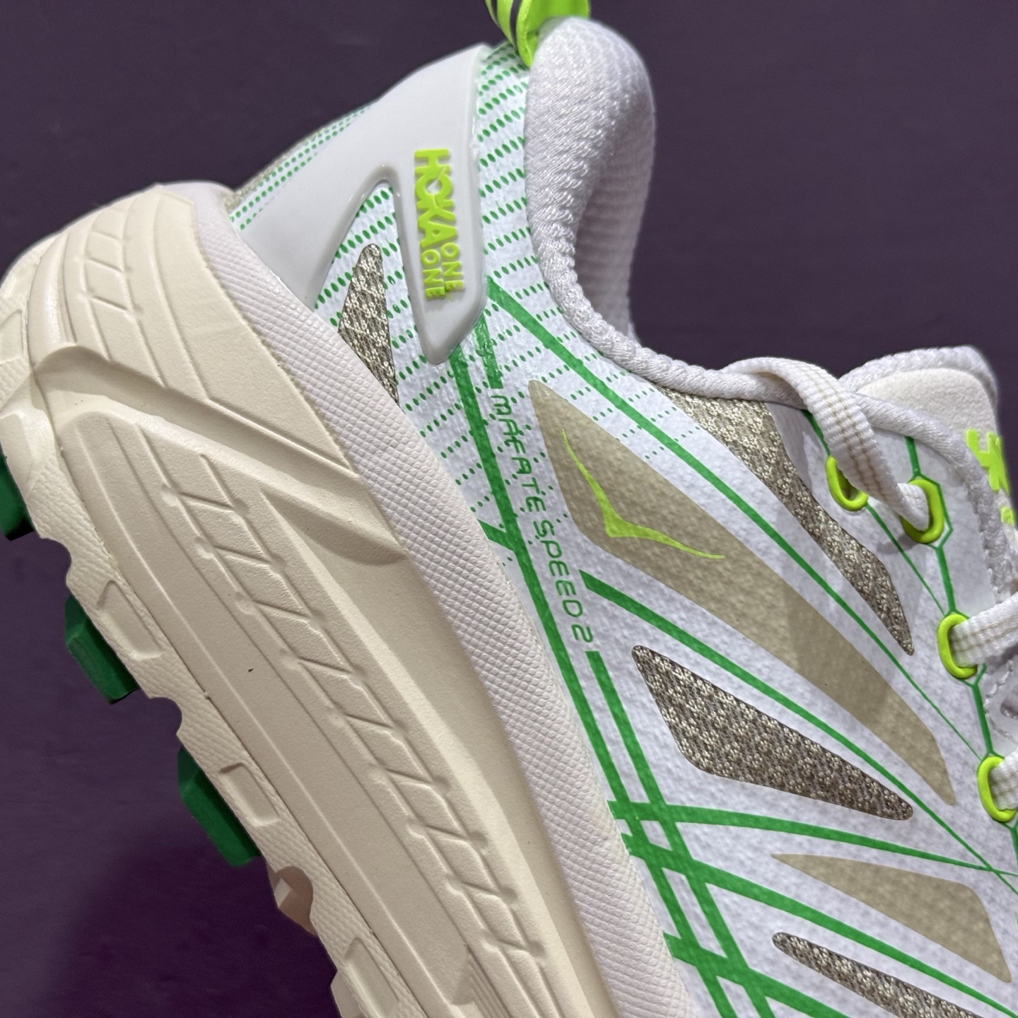 200 HOKA ONE ONE CliftONE9 克里夫顿9代专业性能减震公路跑步鞋 GTX防水款 帆布白色 1162135/ACL 731
