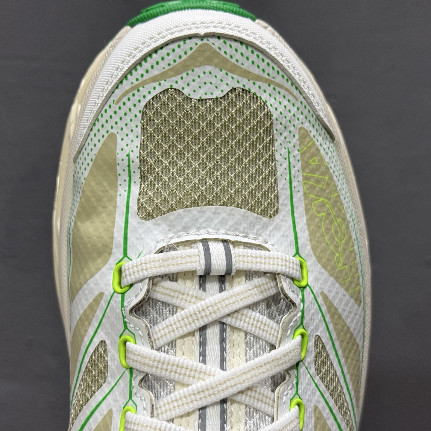 200 HOKA ONE ONE CliftONE9 克里夫顿9代专业性能减震公路跑步鞋 GTX防水款 帆布白色 1162135/ACL 731