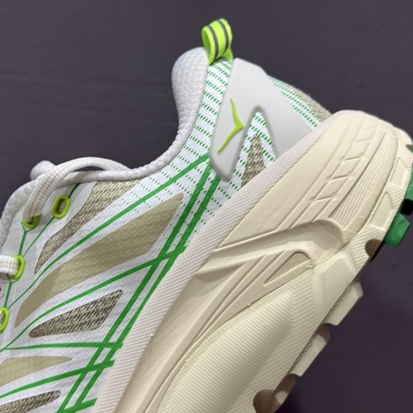 200 HOKA ONE ONE CliftONE9 克里夫顿9代专业性能减震公路跑步鞋 GTX防水款 帆布白色 1162135/ACL 731
