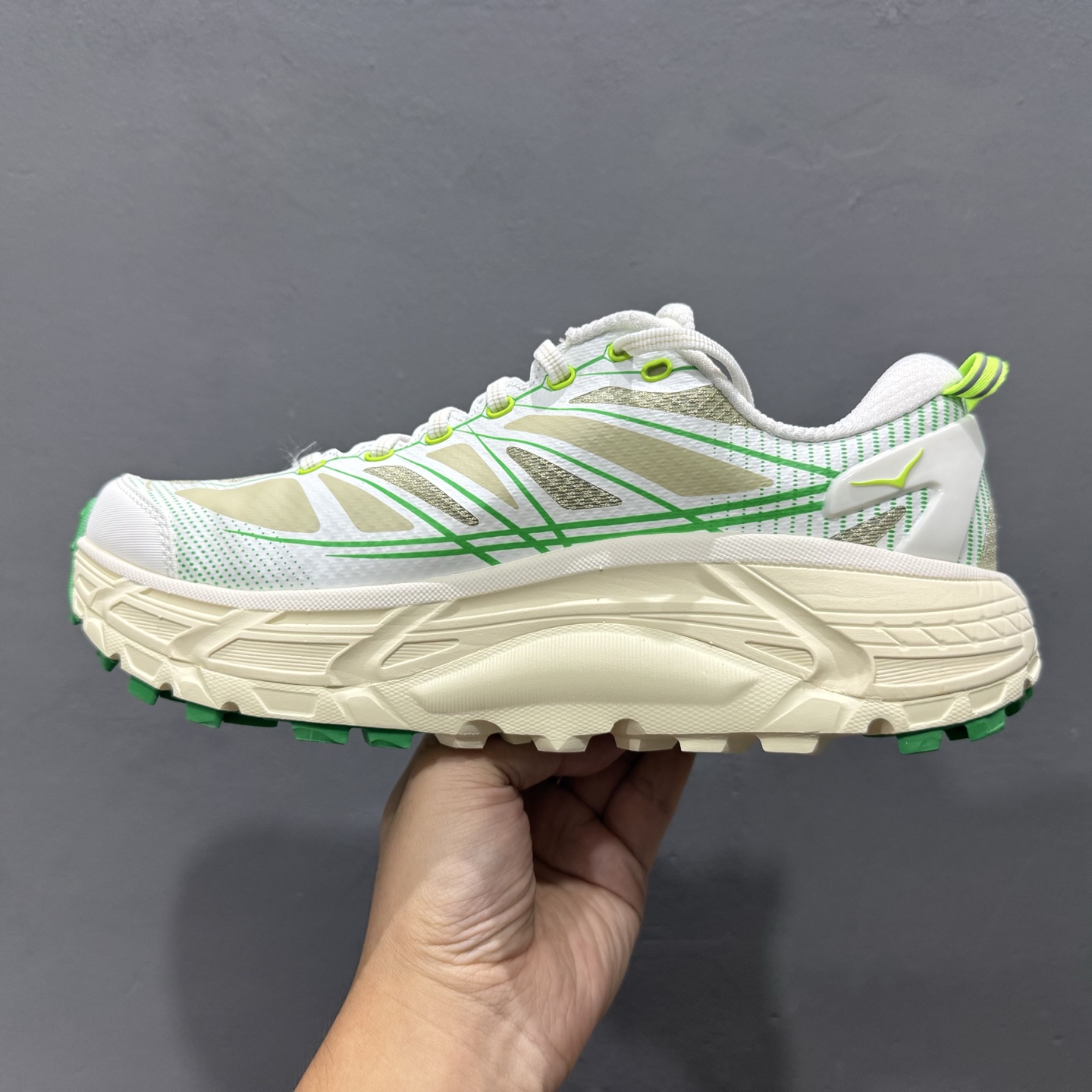 200 HOKA ONE ONE CliftONE9 克里夫顿9代专业性能减震公路跑步鞋 GTX防水款 帆布白色 1162135/ACL 731