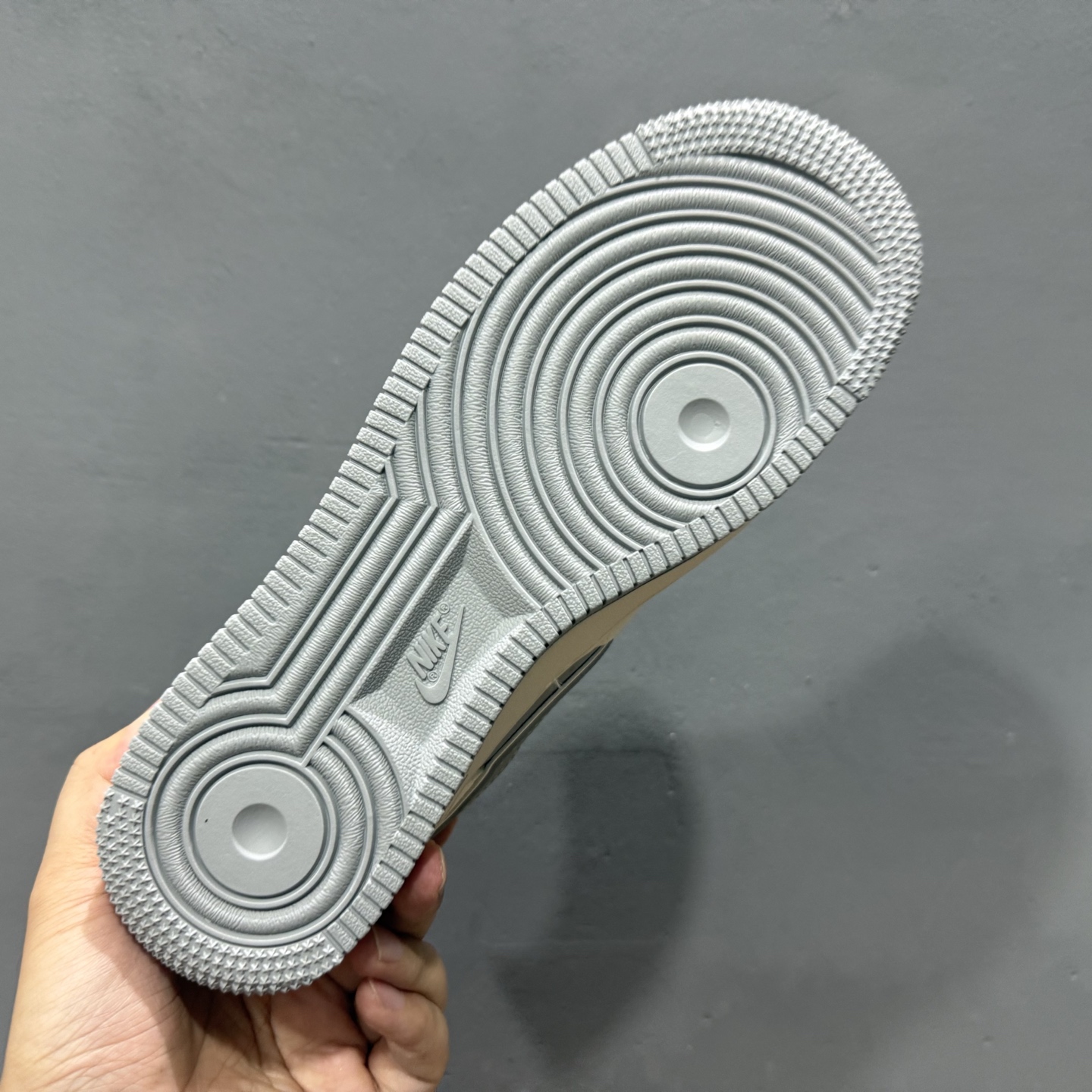 ￥260 Nike Air Force 1'07 Low 纪梵希联名 米灰天际线 空军一号低帮休闲板鞋 JP8028-001