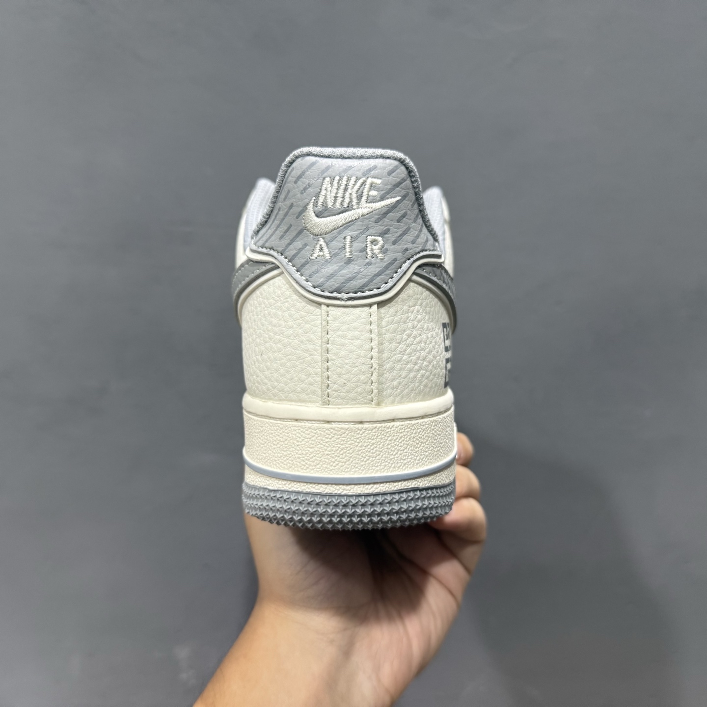 ￥260 Nike Air Force 1'07 Low 纪梵希联名 米灰天际线 空军一号低帮休闲板鞋 JP8028-001