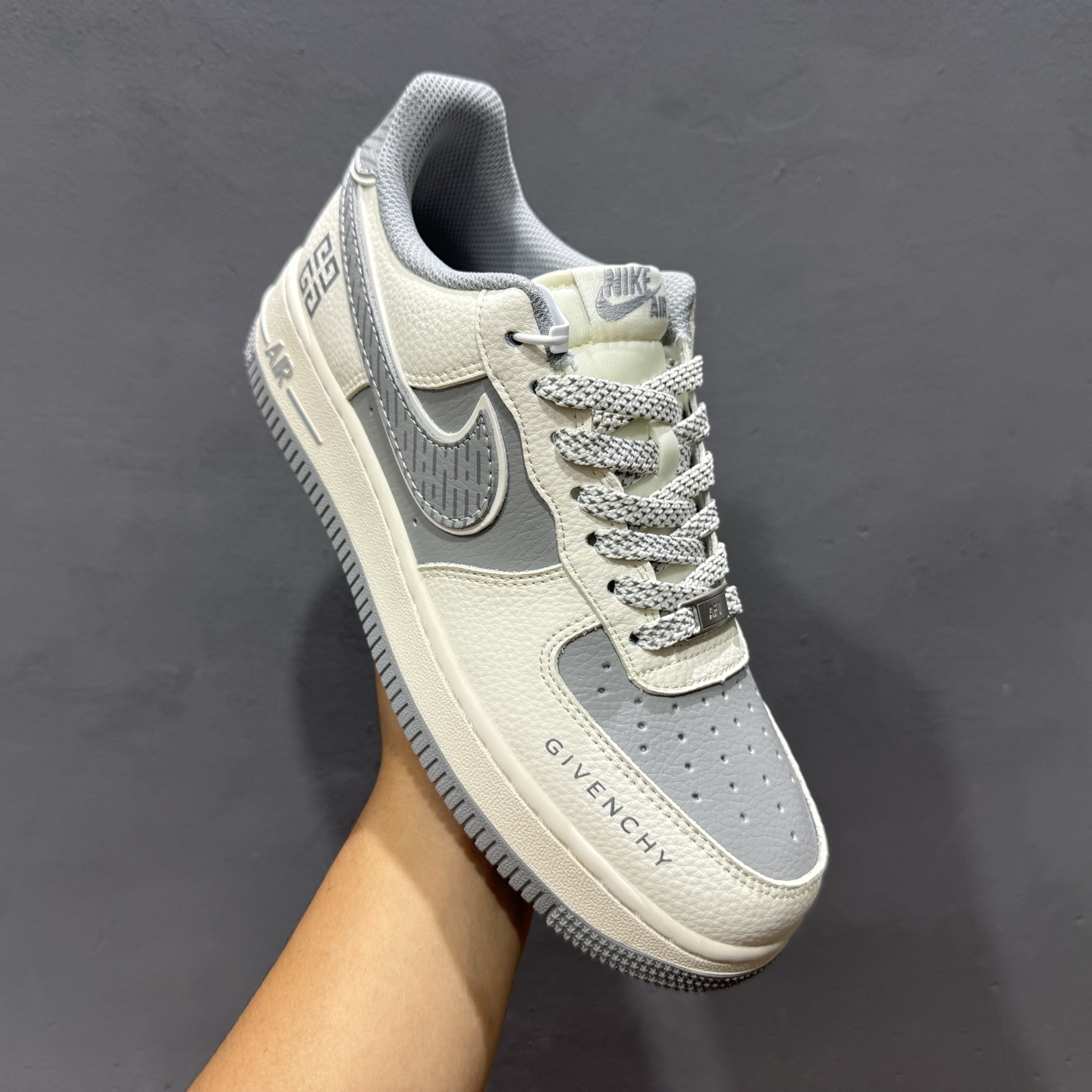 ￥260 Nike Air Force 1'07 Low 纪梵希联名 米灰天际线 空军一号低帮休闲板鞋 JP8028-001