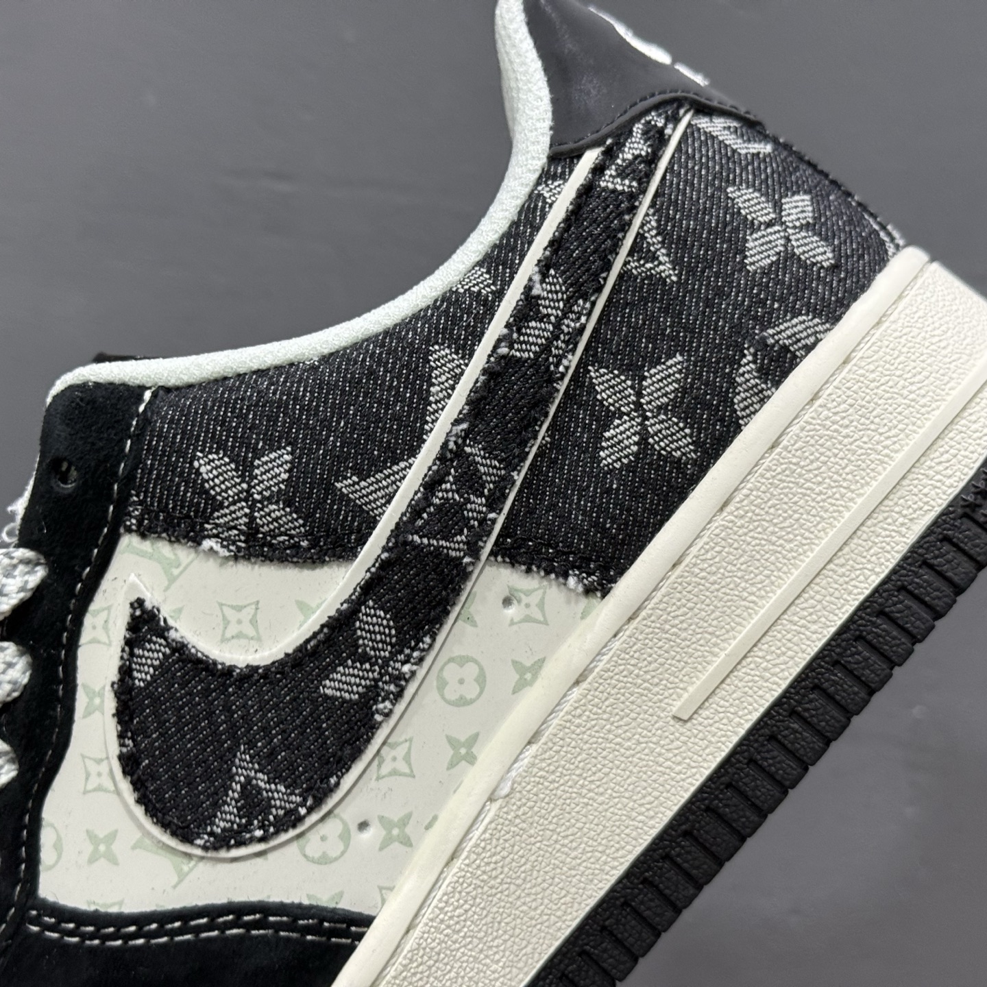 ￥260 Nike Air Force 1'07 Low LV联名 牛仔猪八米黑 空军一号低帮休闲板鞋 MZ9588-805