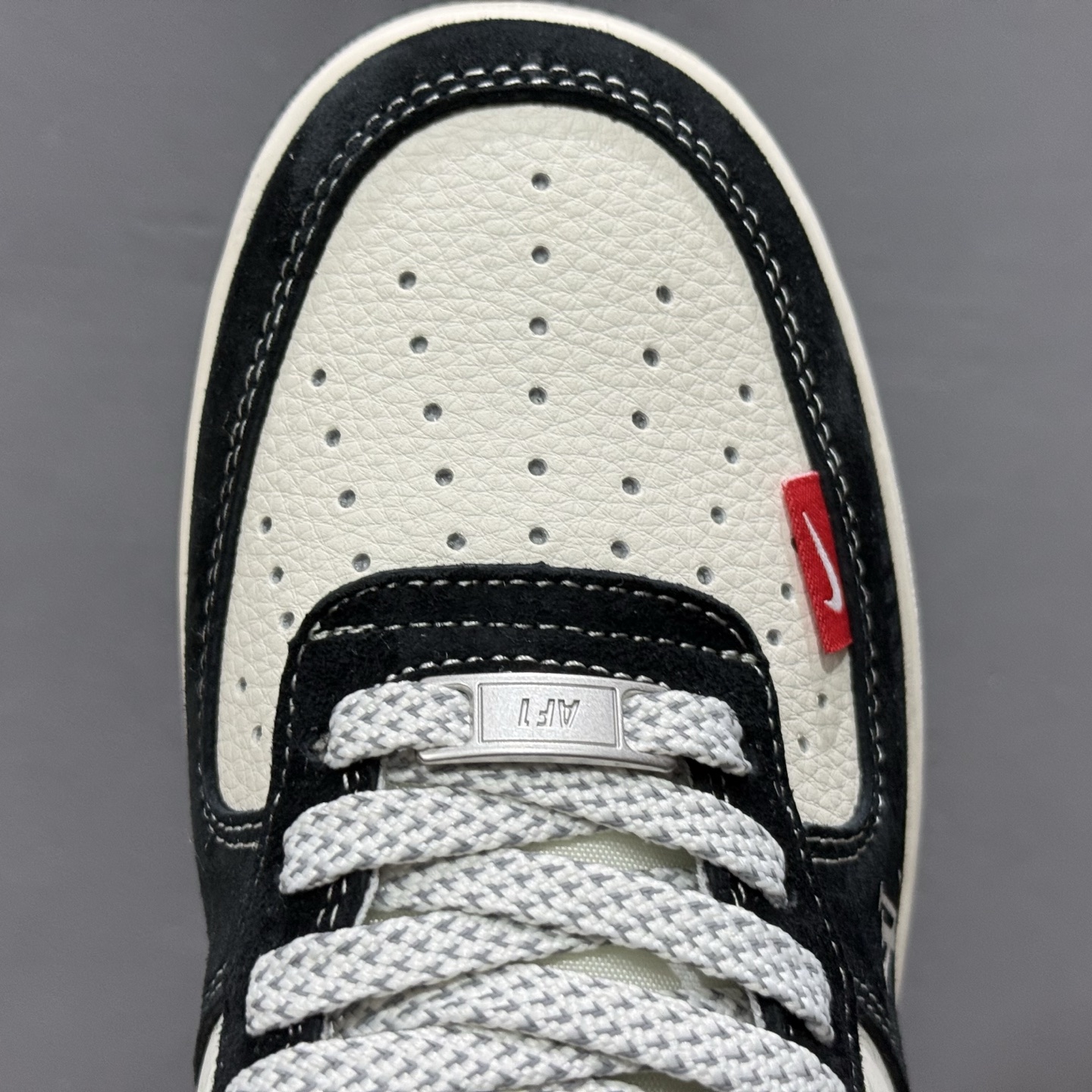 ￥260 Nike Air Force 1'07 Low LV联名 牛仔猪八米黑 空军一号低帮休闲板鞋 MZ9588-805