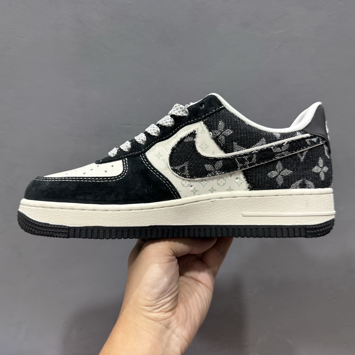￥260 Nike Air Force 1'07 Low LV联名 牛仔猪八米黑 空军一号低帮休闲板鞋 MZ9588-805