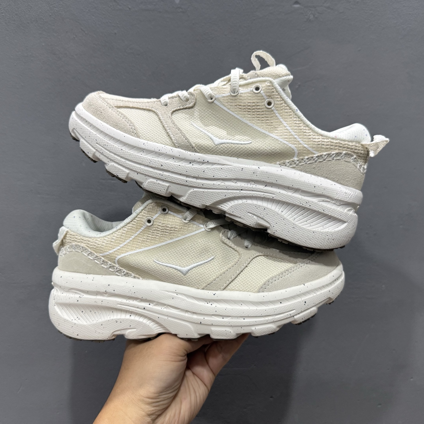 180 HOKA ONE ONE CliftONE9 克里夫顿9代专业性能减震公路跑步鞋 GTX防水款 帆布白色10111