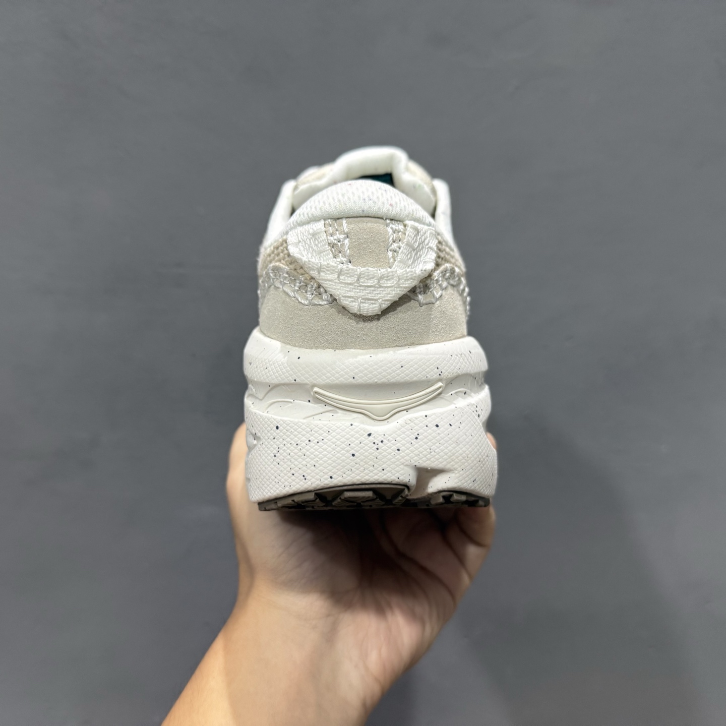 180 HOKA ONE ONE CliftONE9 克里夫顿9代专业性能减震公路跑步鞋 GTX防水款 帆布白色10111