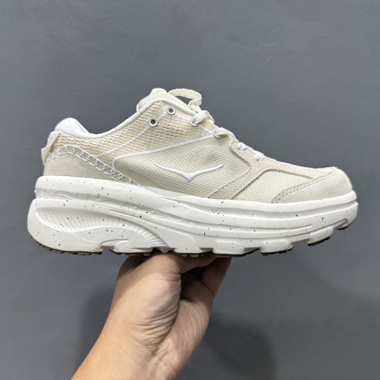 180 HOKA ONE ONE CliftONE9 克里夫顿9代专业性能减震公路跑步鞋 GTX防水款 帆布白色10111