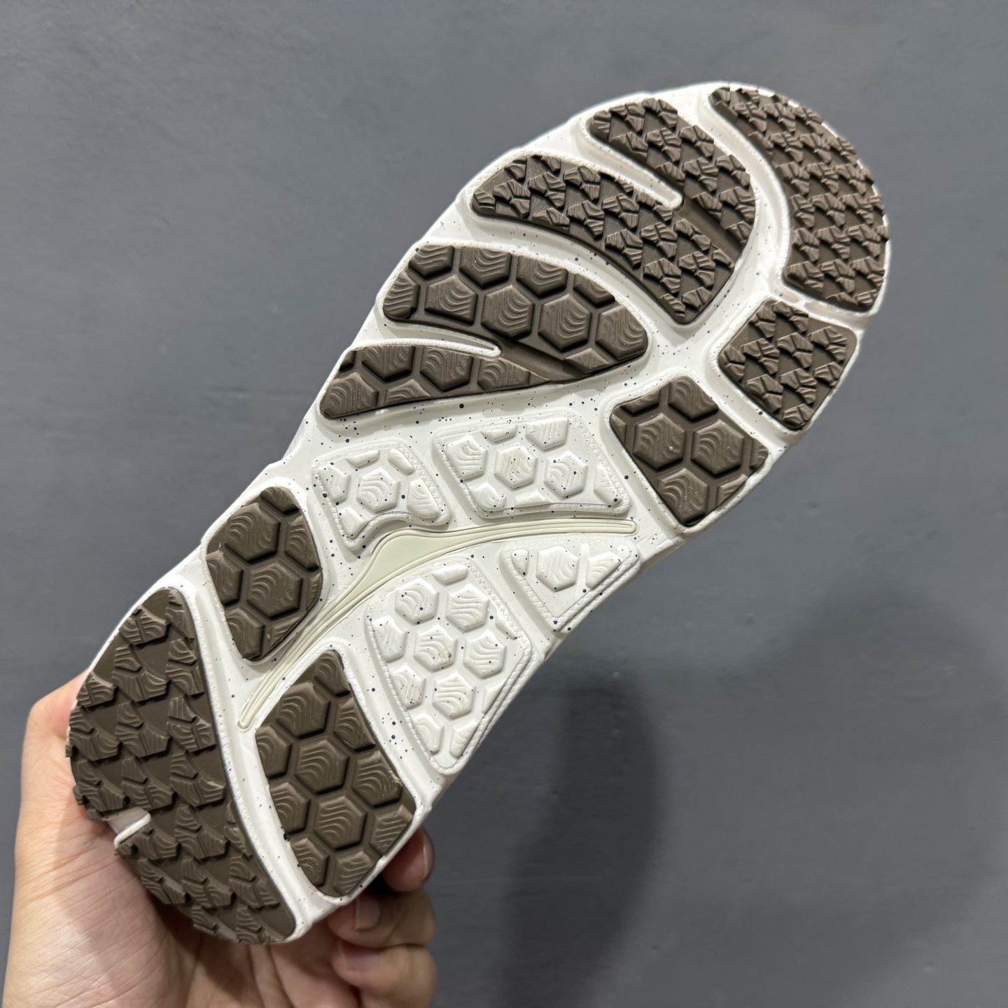 180 HOKA ONE ONE CliftONE9 克里夫顿9代专业性能减震公路跑步鞋 GTX防水款 帆布白色10111