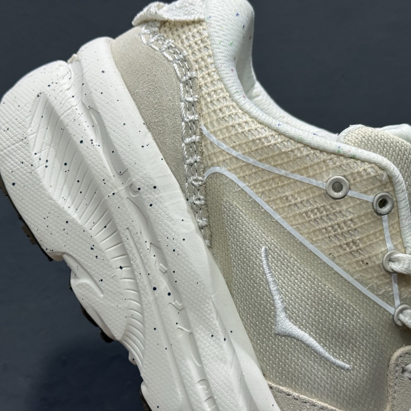 180 HOKA ONE ONE CliftONE9 克里夫顿9代专业性能减震公路跑步鞋 GTX防水款 帆布白色10111
