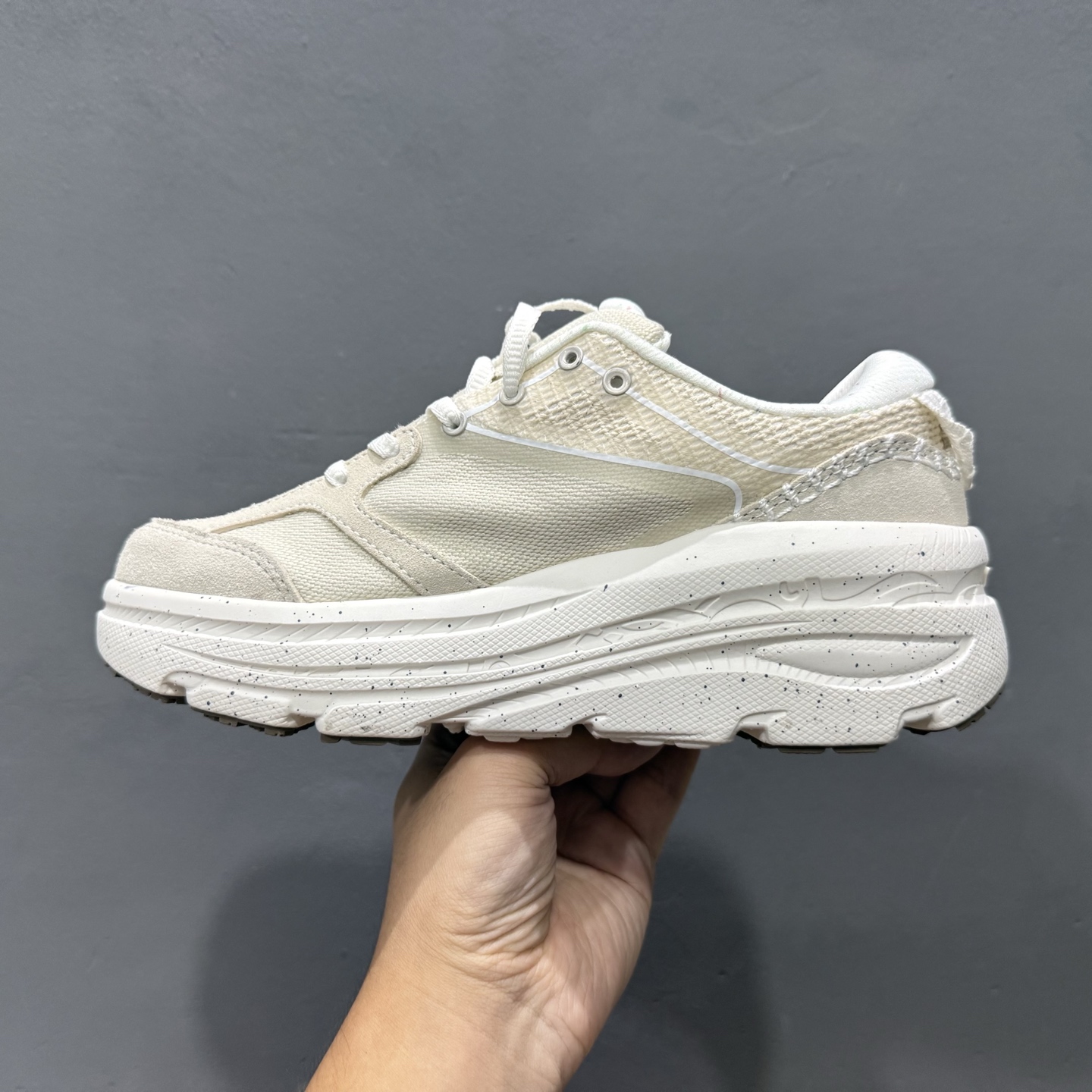 180 HOKA ONE ONE CliftONE9 克里夫顿9代专业性能减震公路跑步鞋 GTX防水款 帆布白色10111