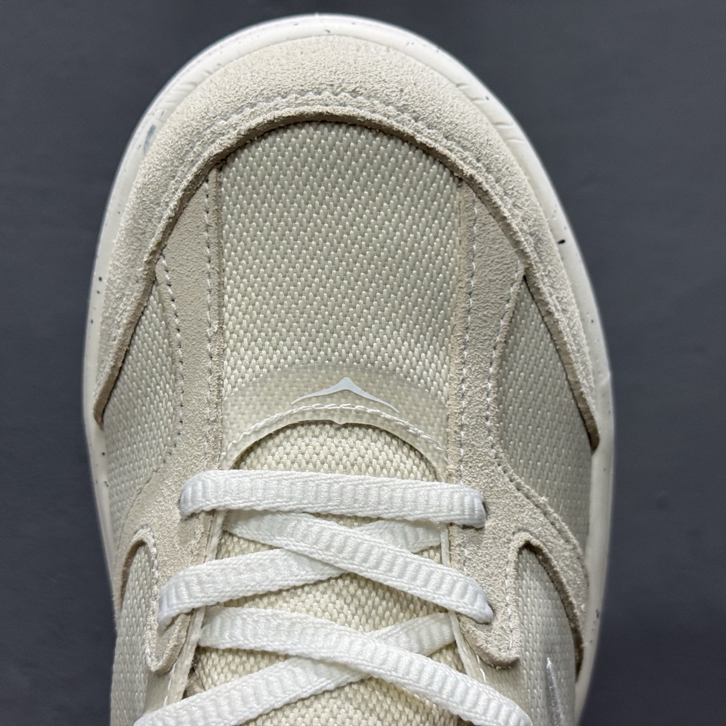 180 HOKA ONE ONE CliftONE9 克里夫顿9代专业性能减震公路跑步鞋 GTX防水款 帆布白色10111